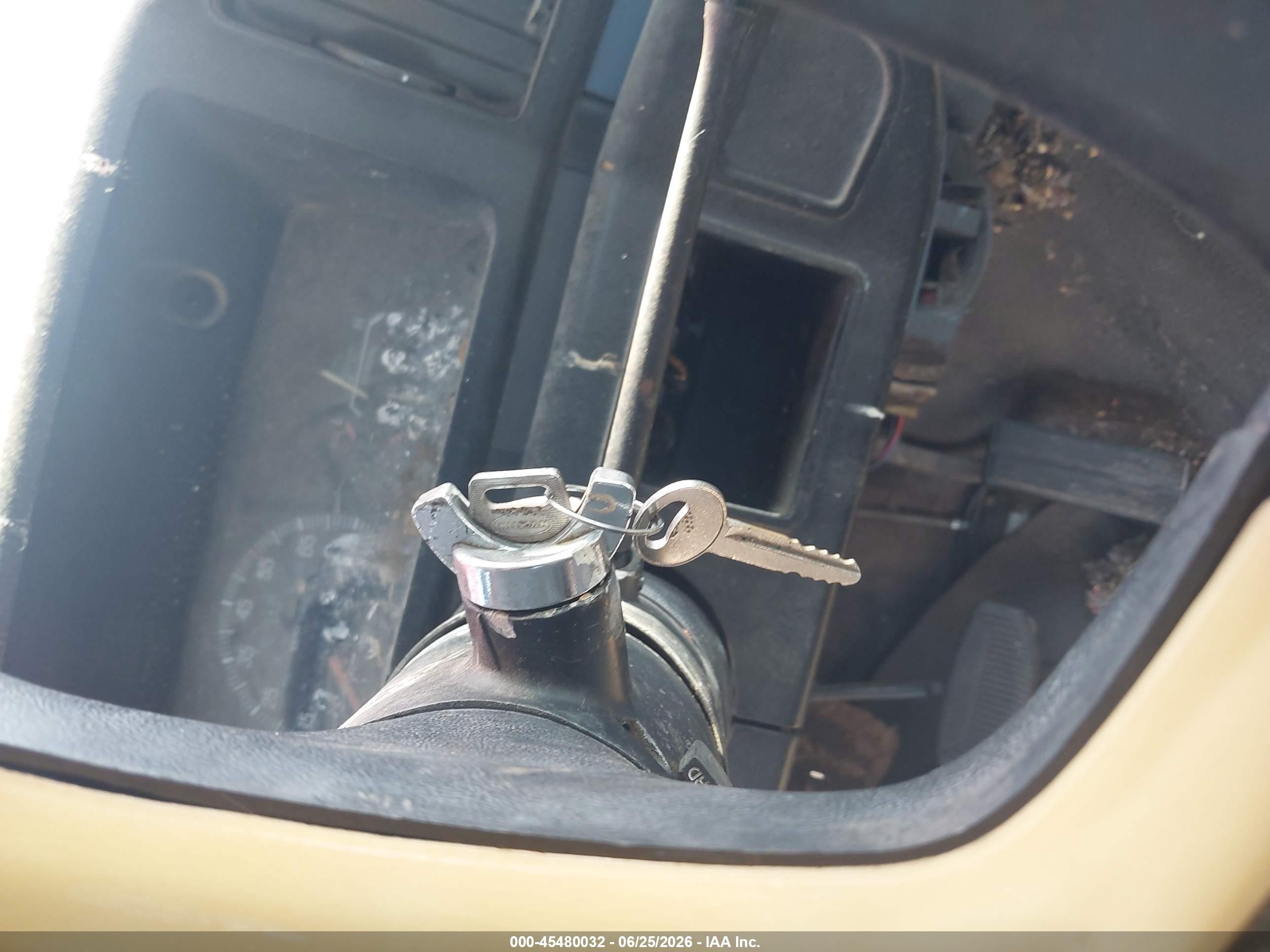 1987 Ford F250   White vin: 1FTHX25L2HKB06379
