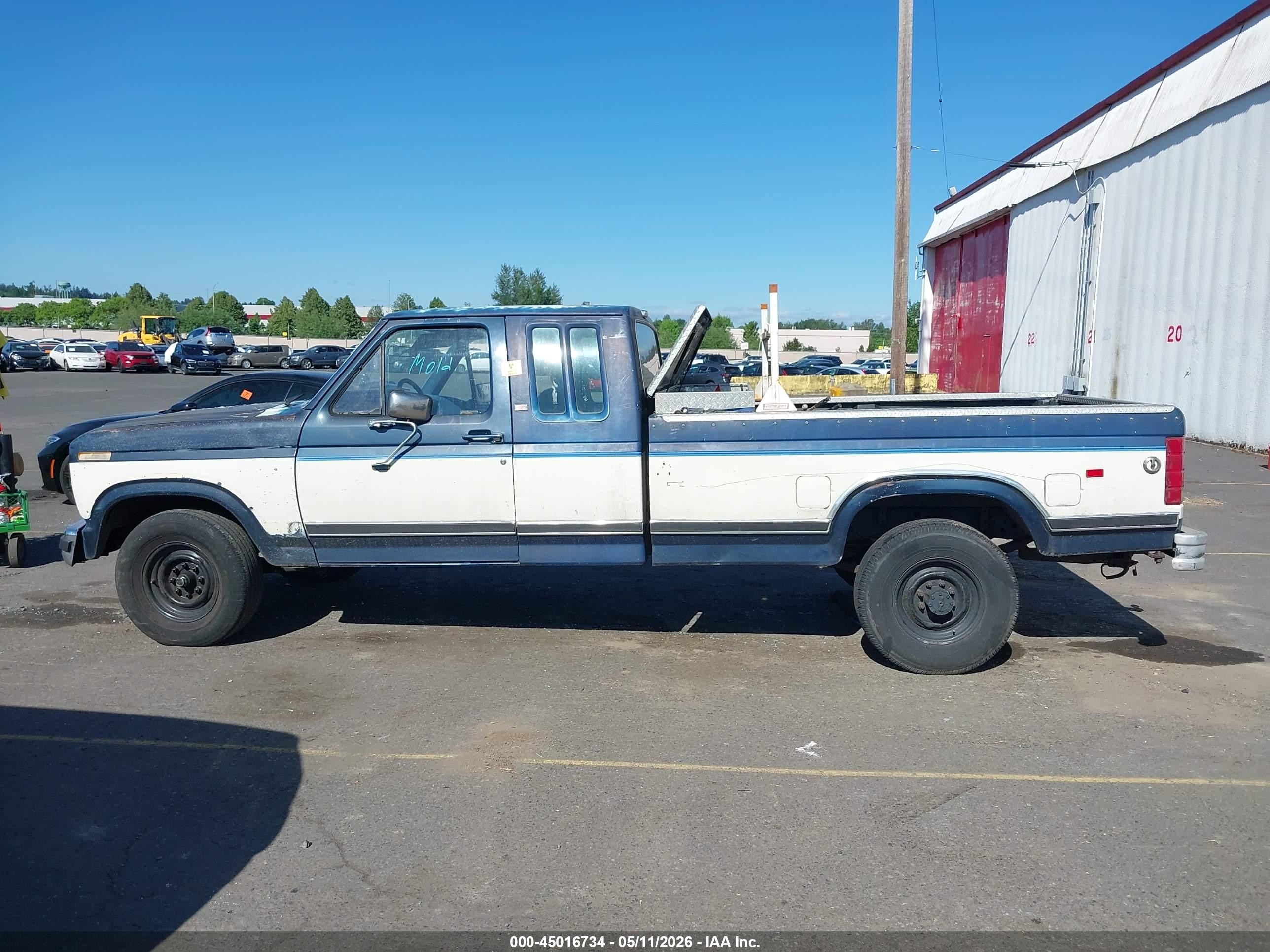 1986 Ford F250   Blue vin: 1FTHX25L3GKB59901