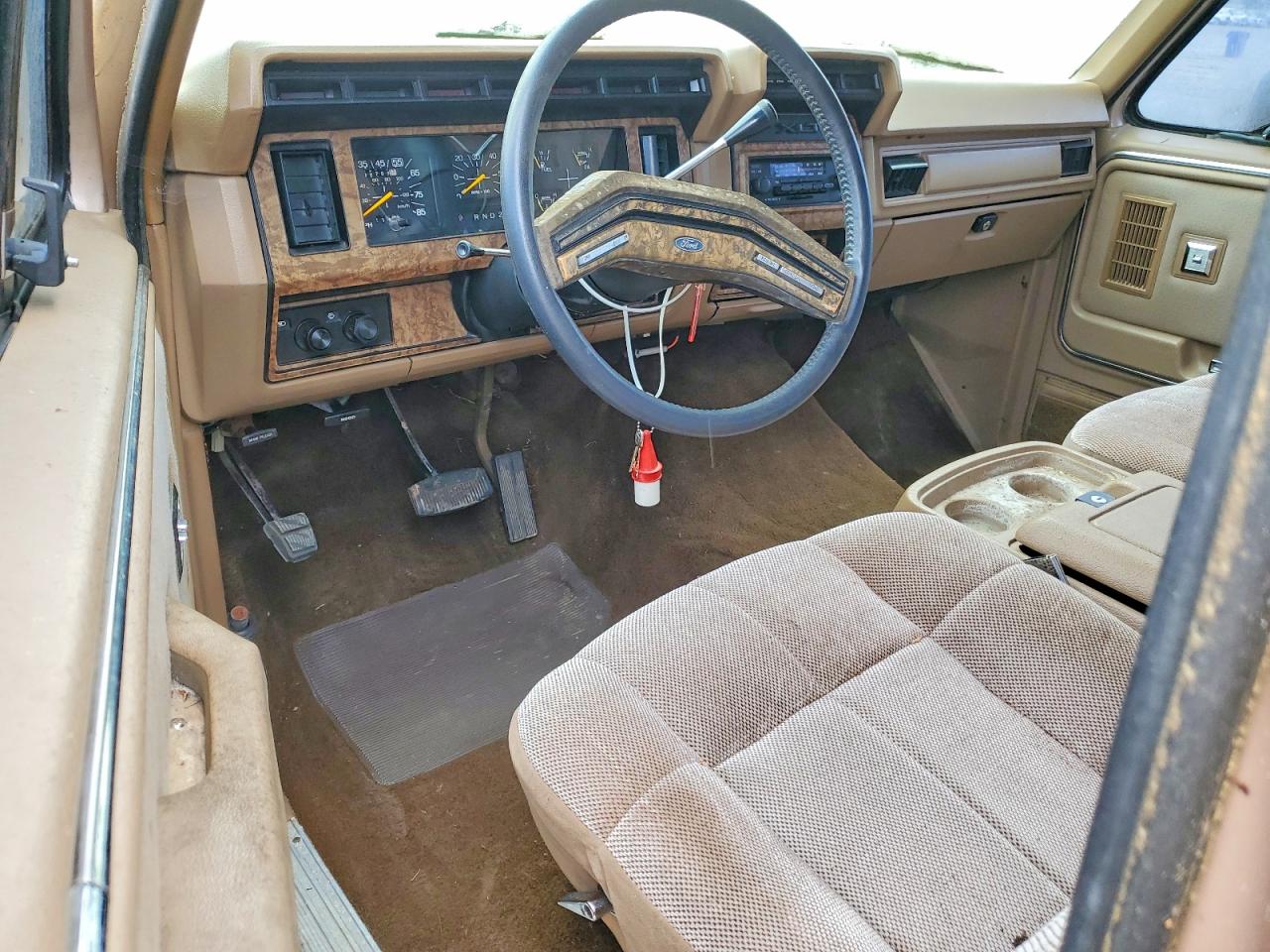 1986 Ford F250 Tan vin: 1FTHX25L7GKA72082