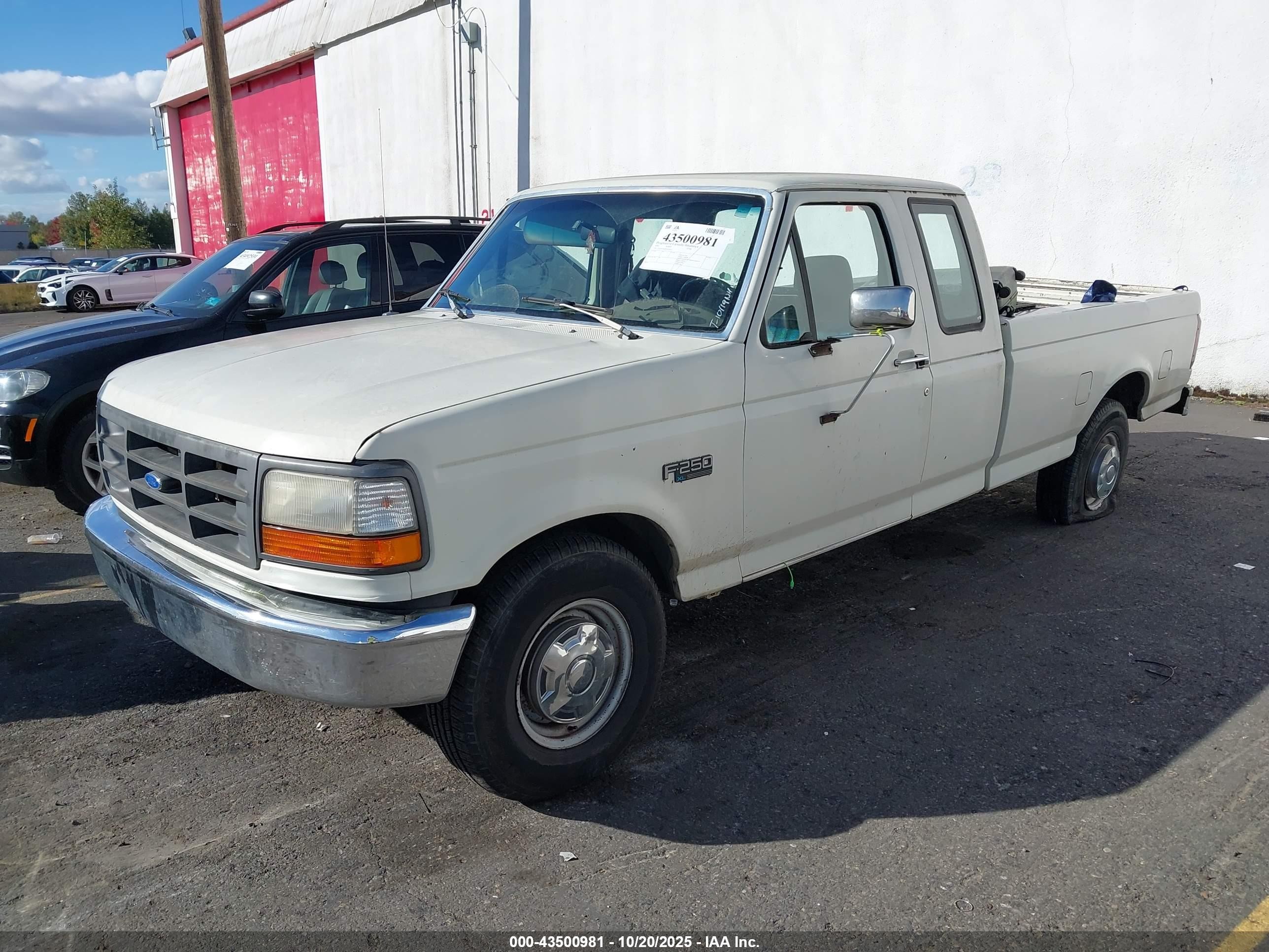 1993 Ford F250   Белый vin: 1FTHX25M2PKB19611