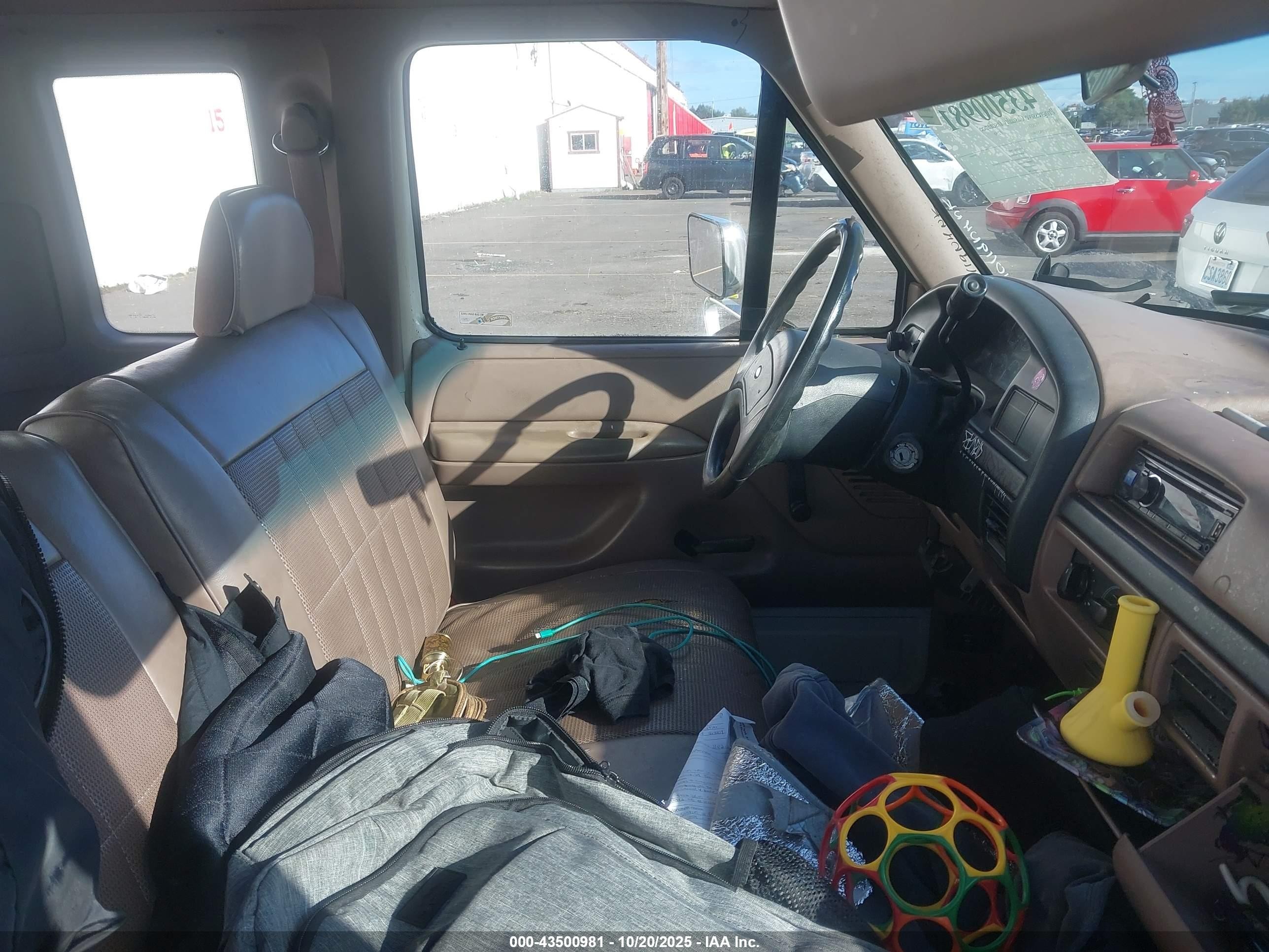 1993 Ford F250   Белый vin: 1FTHX25M2PKB19611