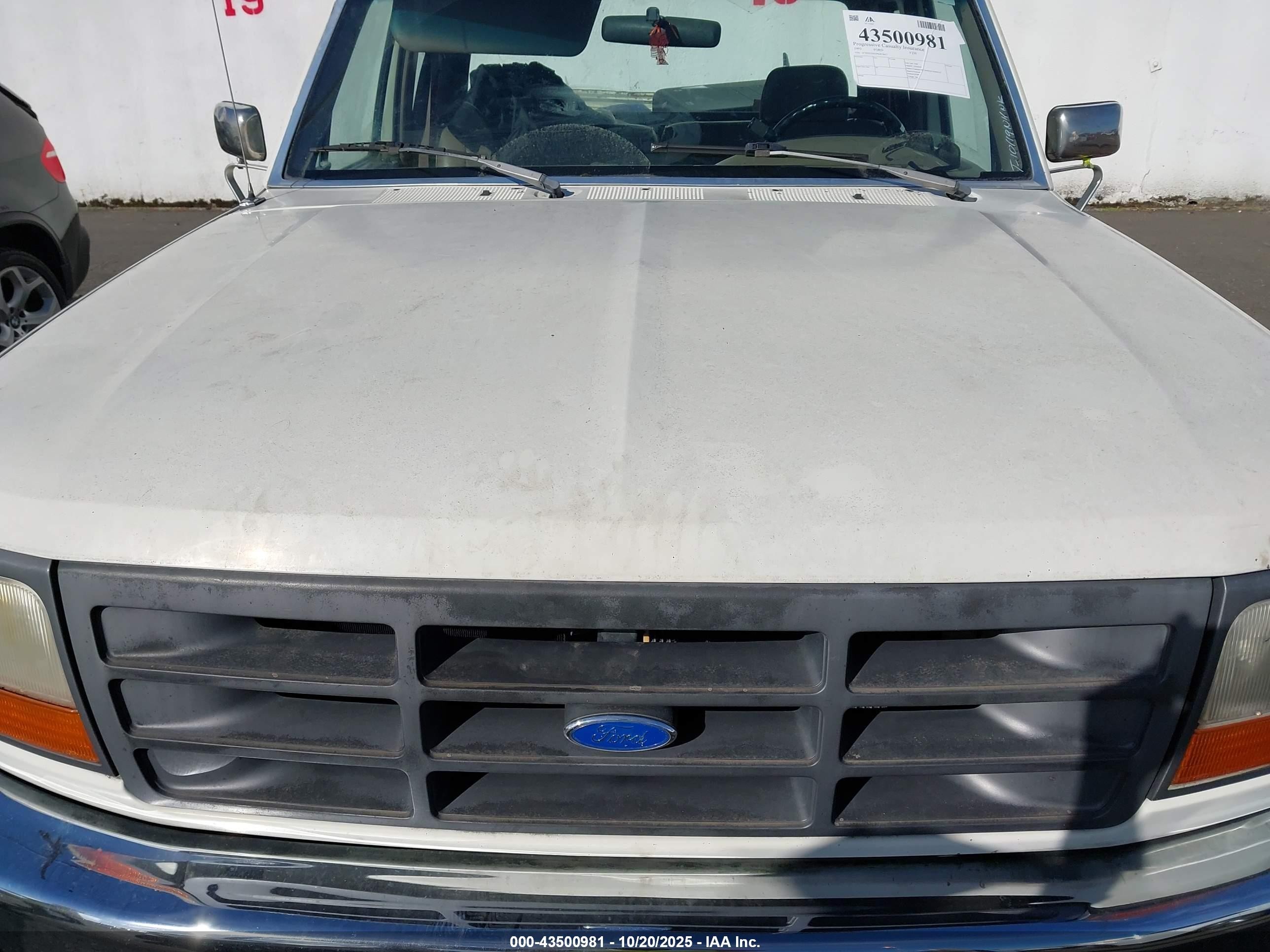 1993 Ford F250   Белый vin: 1FTHX25M2PKB19611