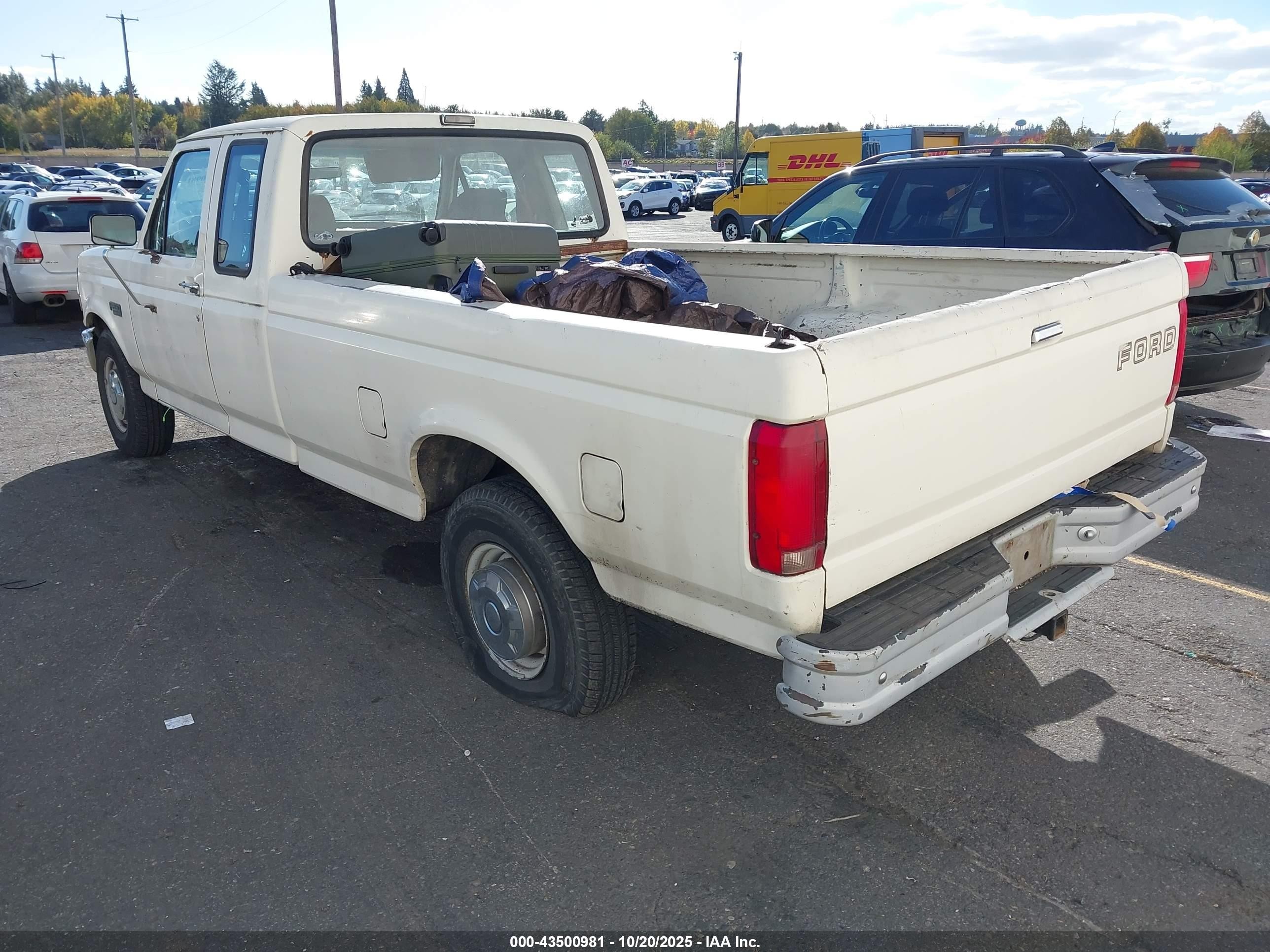 1993 Ford F250   Белый vin: 1FTHX25M2PKB19611