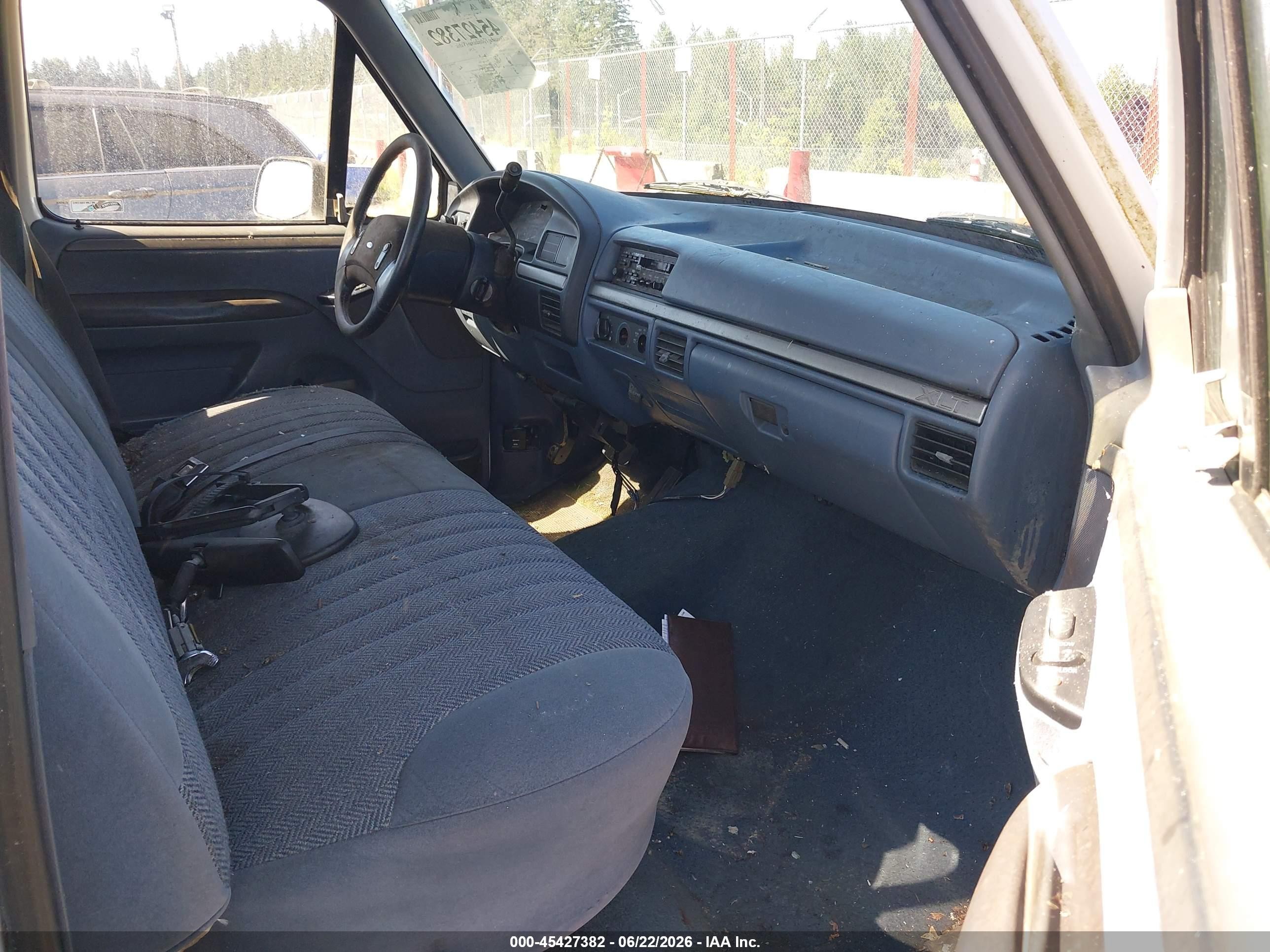 1992 Ford F250   White vin: 1FTHX25M4NKB25553