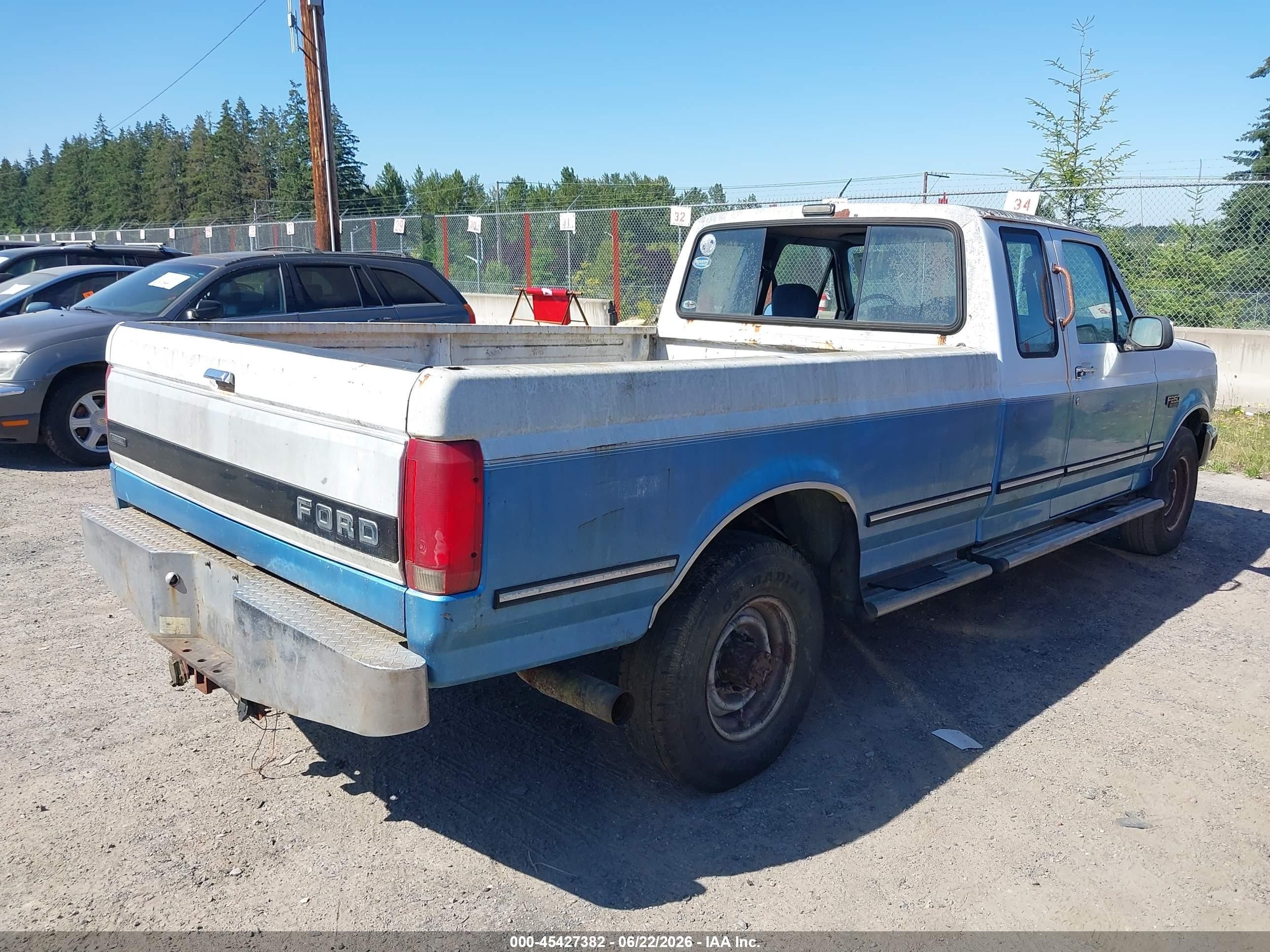 1992 Ford F250   White vin: 1FTHX25M4NKB25553