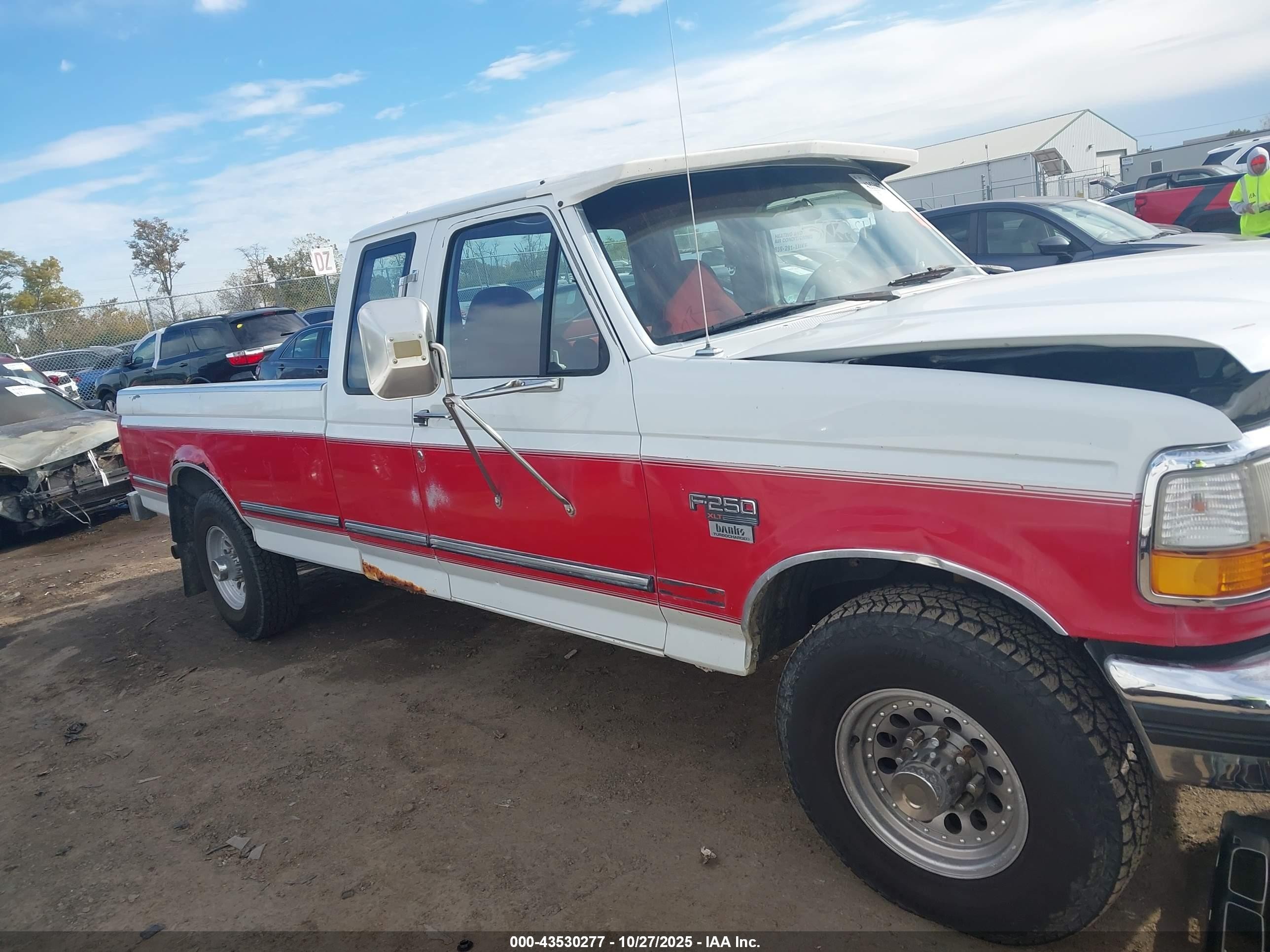 1993 Ford F250   White vin: 1FTHX25M5PKA08597