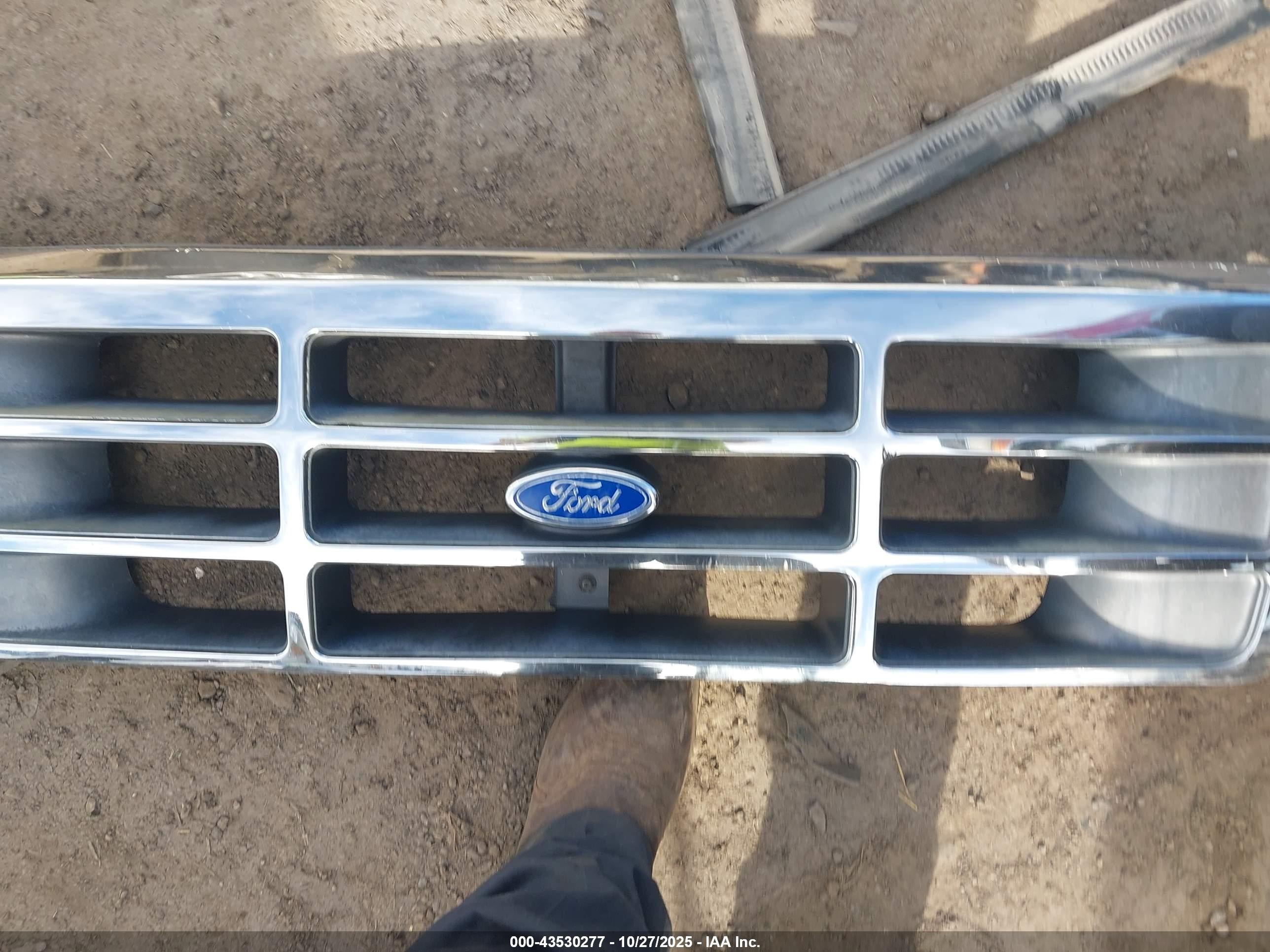 1993 Ford F250   White vin: 1FTHX25M5PKA08597
