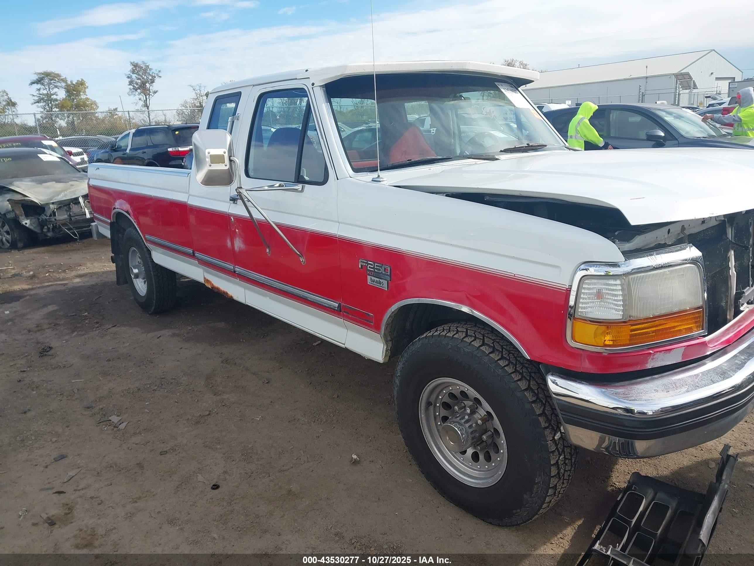 1993 Ford F250   White vin: 1FTHX25M5PKA08597