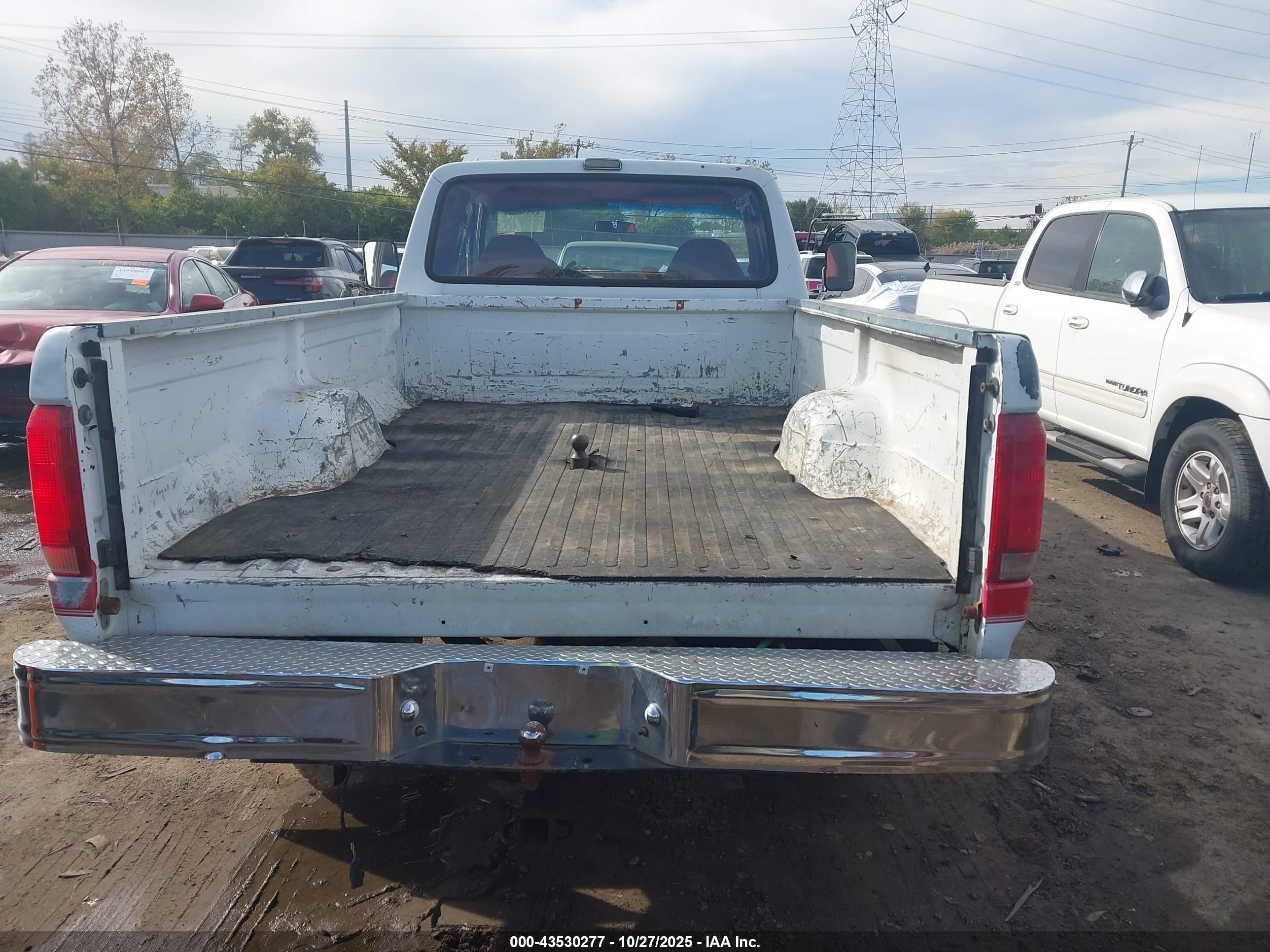 1993 Ford F250   White vin: 1FTHX25M5PKA08597