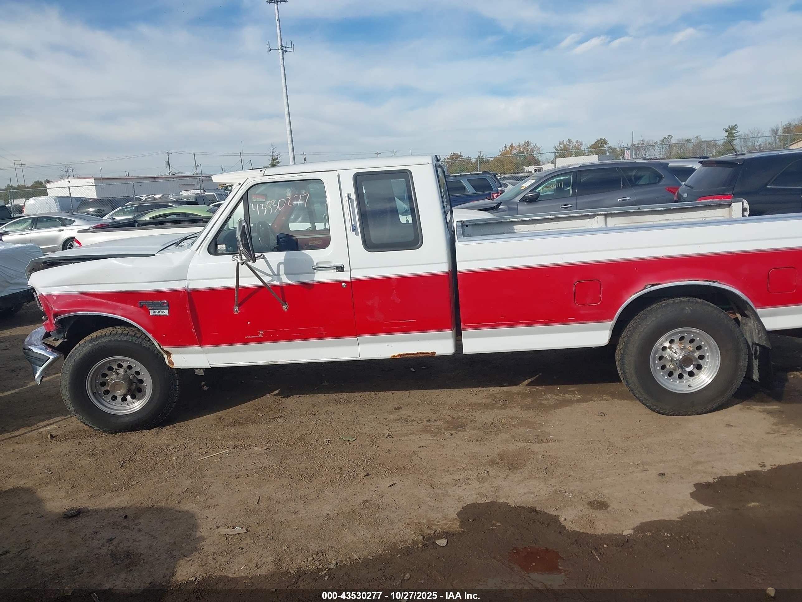 1993 Ford F250   White vin: 1FTHX25M5PKA08597