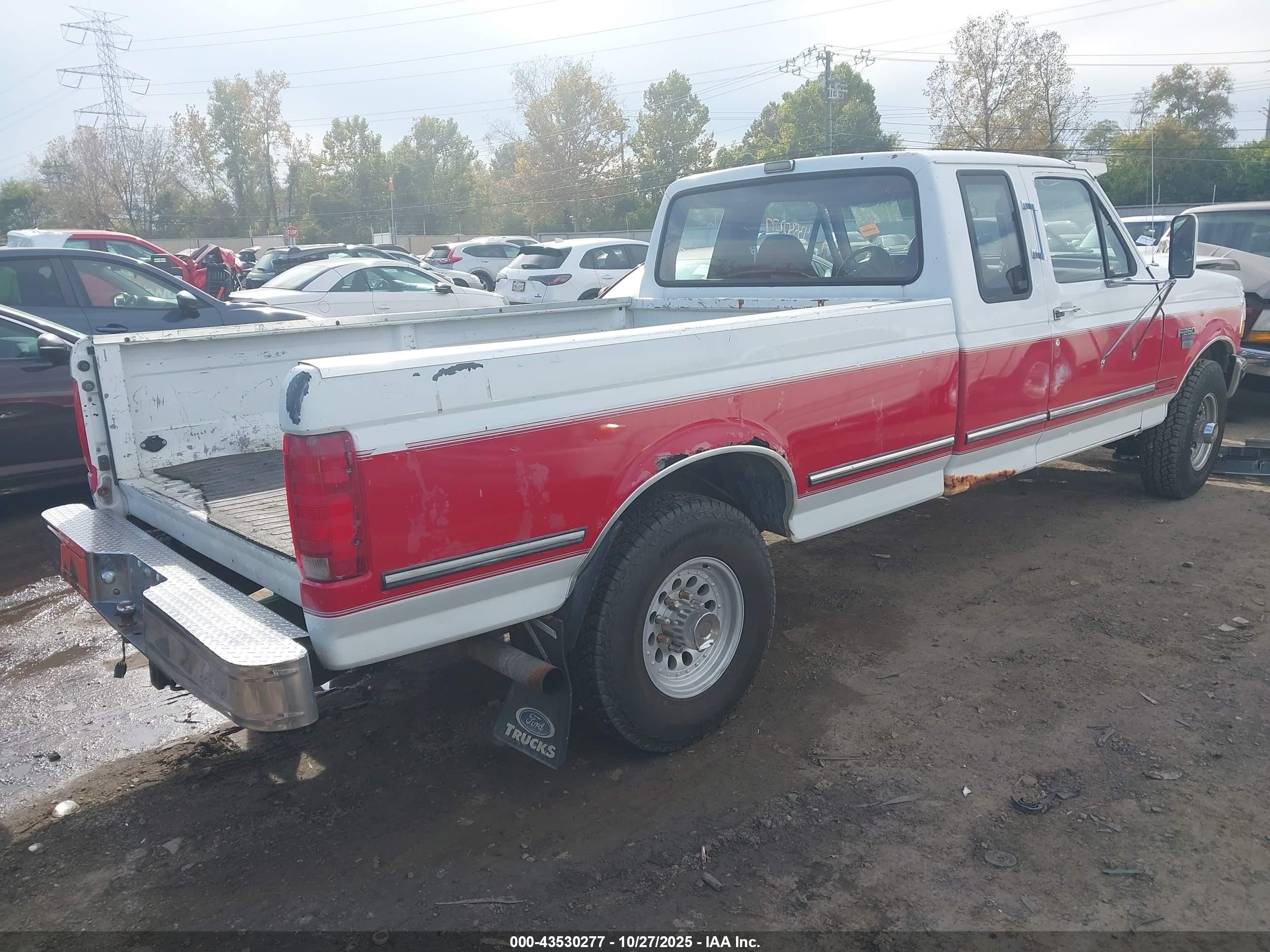 1993 Ford F250   White vin: 1FTHX25M5PKA08597