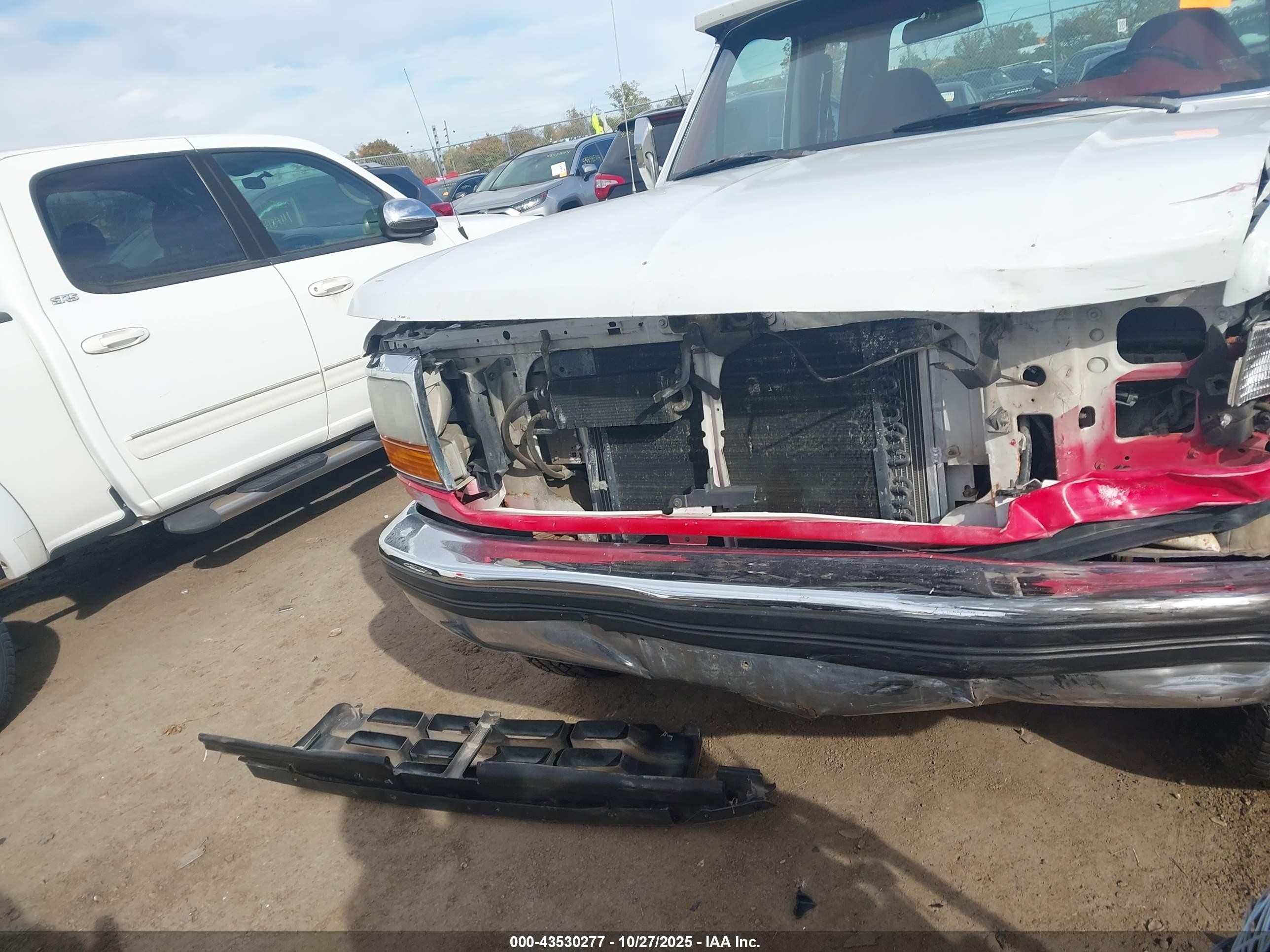 1993 Ford F250   White vin: 1FTHX25M5PKA08597