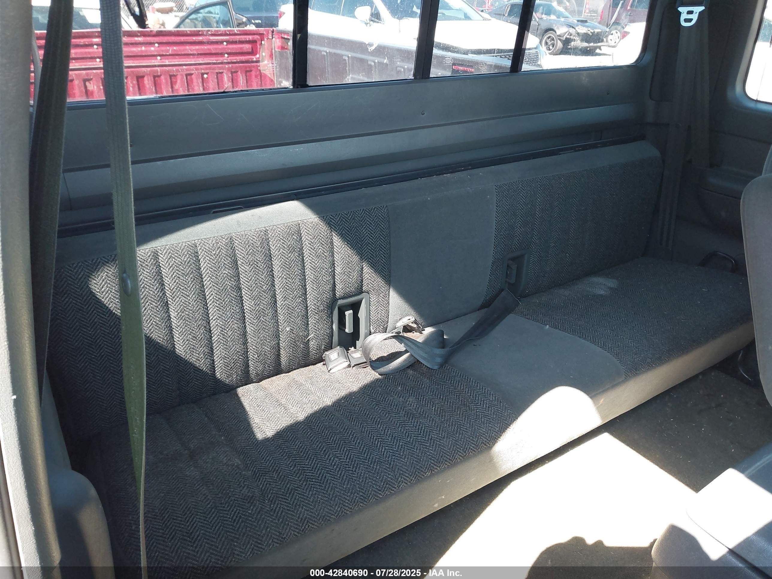 1993 Ford F250   Red vin: 1FTHX25M6PKA24095