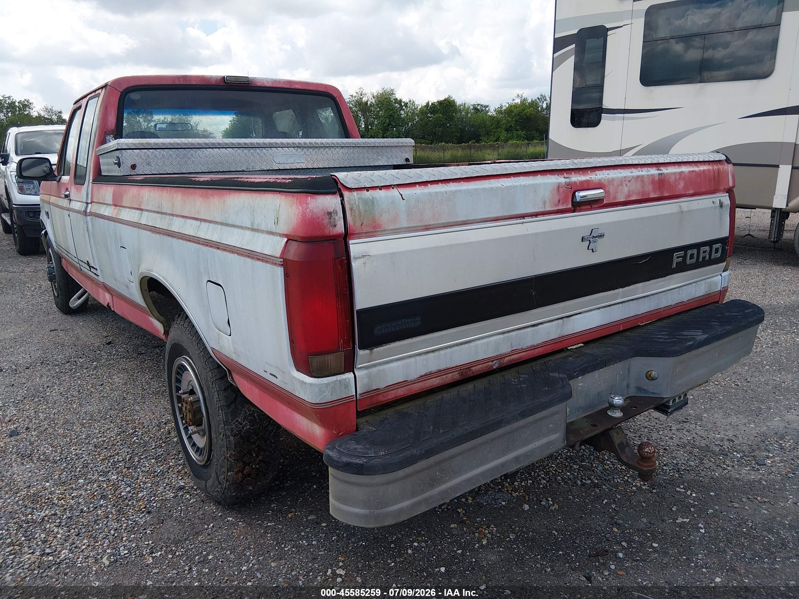 1993 Ford F250   Red vin: 1FTHX25M8PKB23808