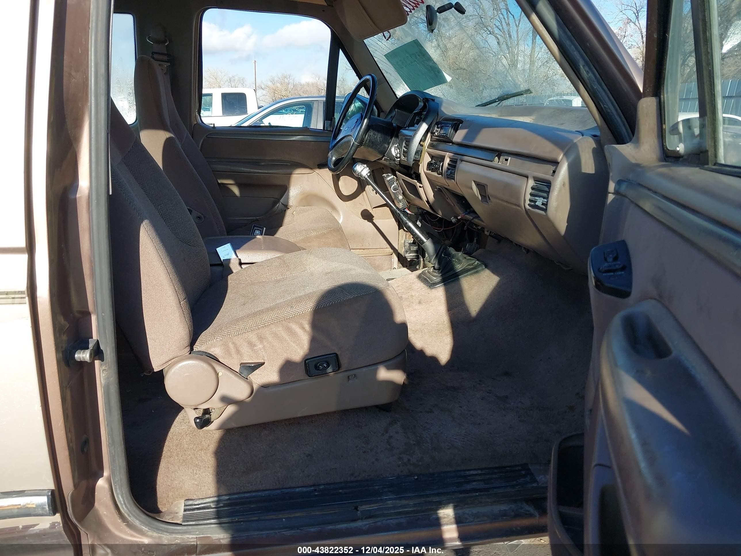 1993 Ford F250   Gold vin: 1FTHX26C8PKB92827