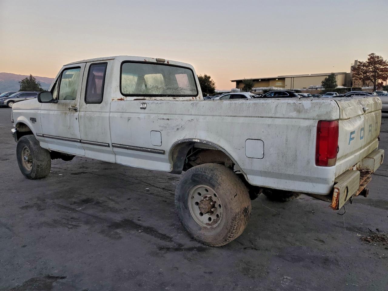 1993 Ford F250 White vin: 1FTHX26C8PKB98952