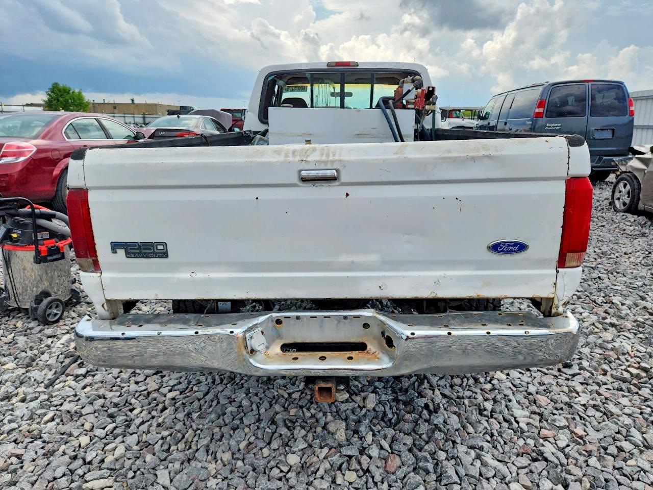 1997 Ford 250 White vin: 1FTHX26F0VEB75042