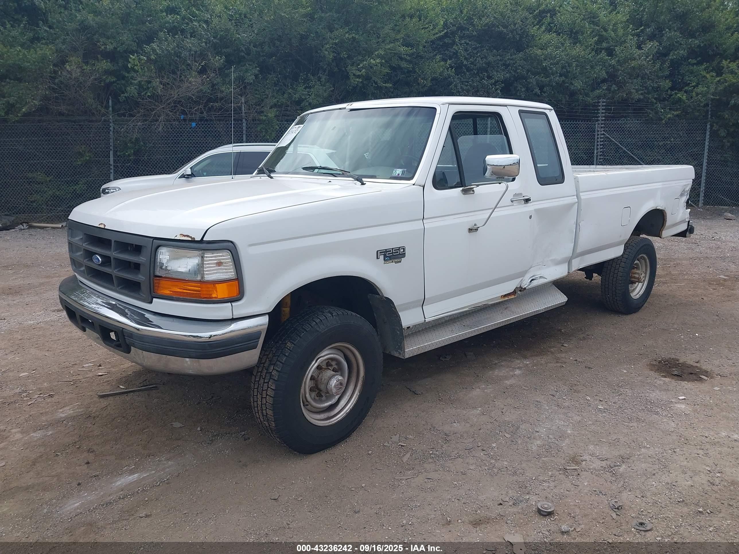 1996 Ford F250   White vin: 1FTHX26F1TEB38157