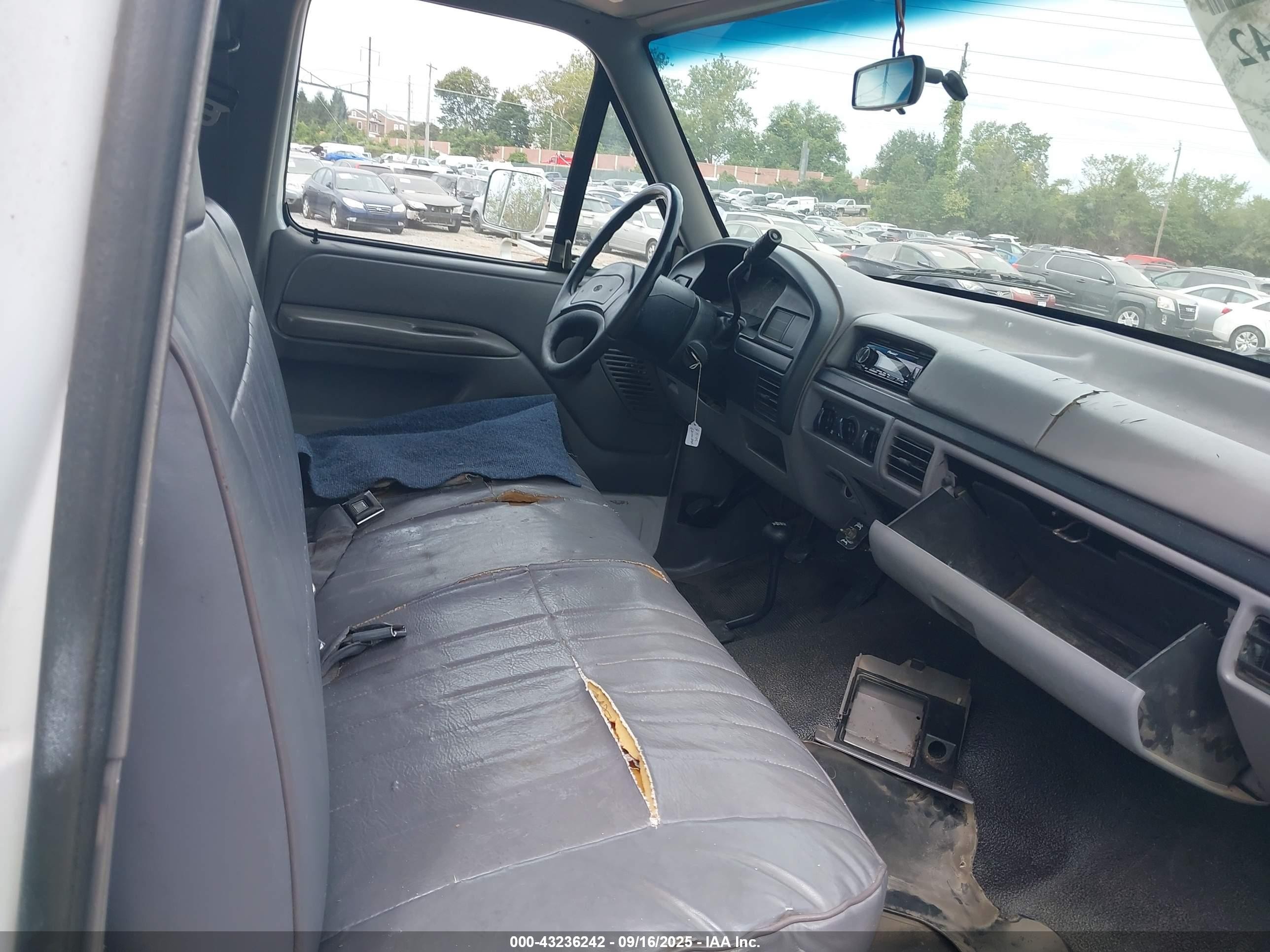 1996 Ford F250   White vin: 1FTHX26F1TEB38157