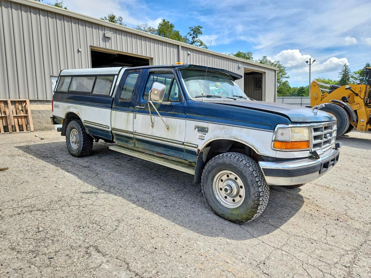 1997 Ford F250 Two Tone vin: 1FTHX26F7VEB25867