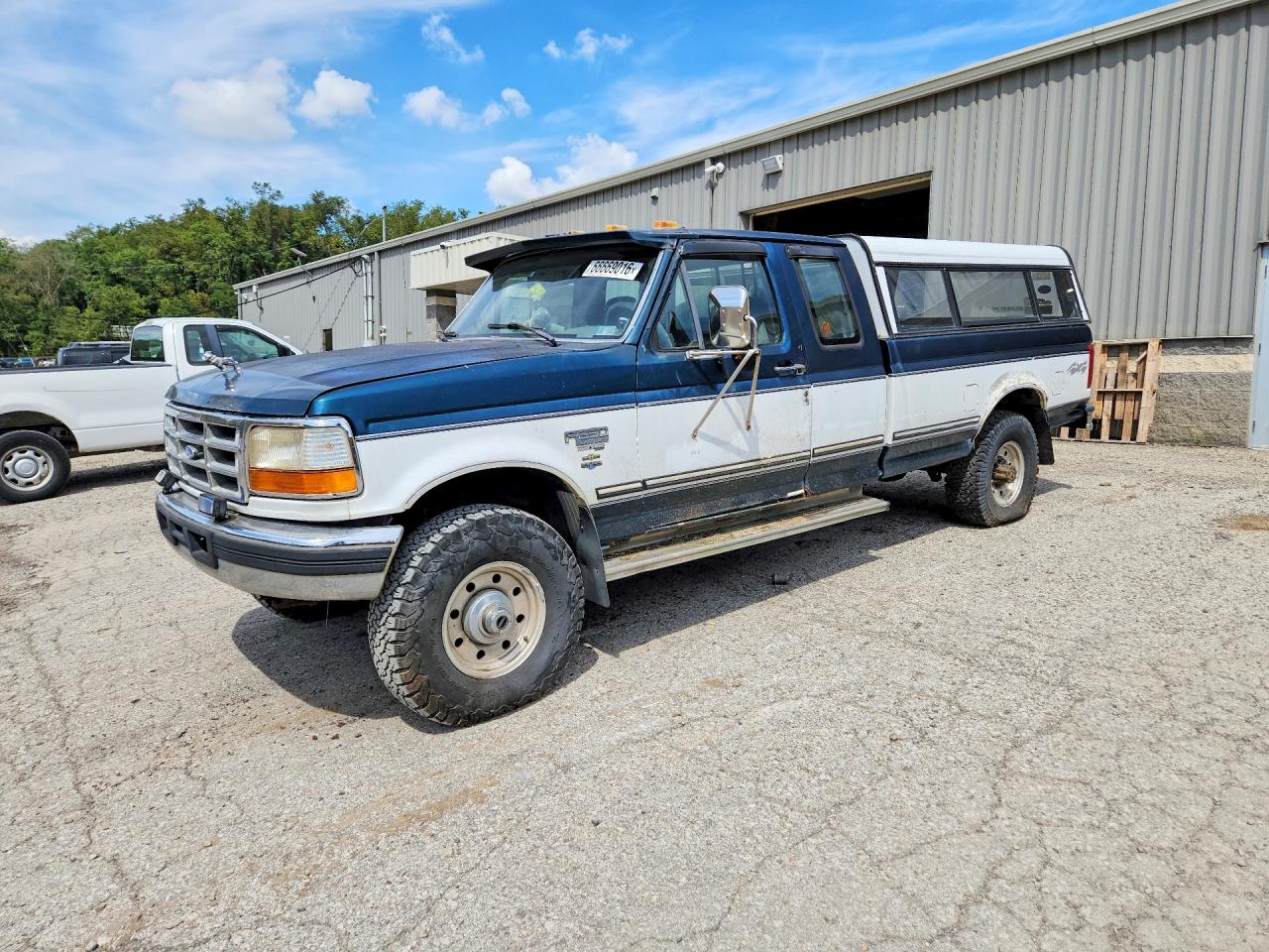 1997 Ford F250 Two Tone vin: 1FTHX26F7VEB25867
