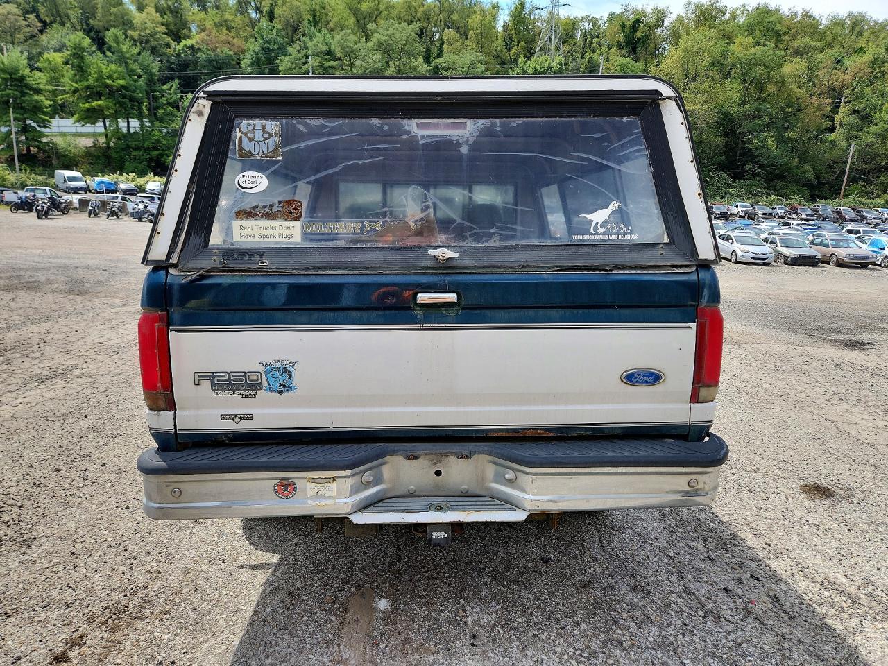 1997 Ford F250 Two Tone vin: 1FTHX26F7VEB25867