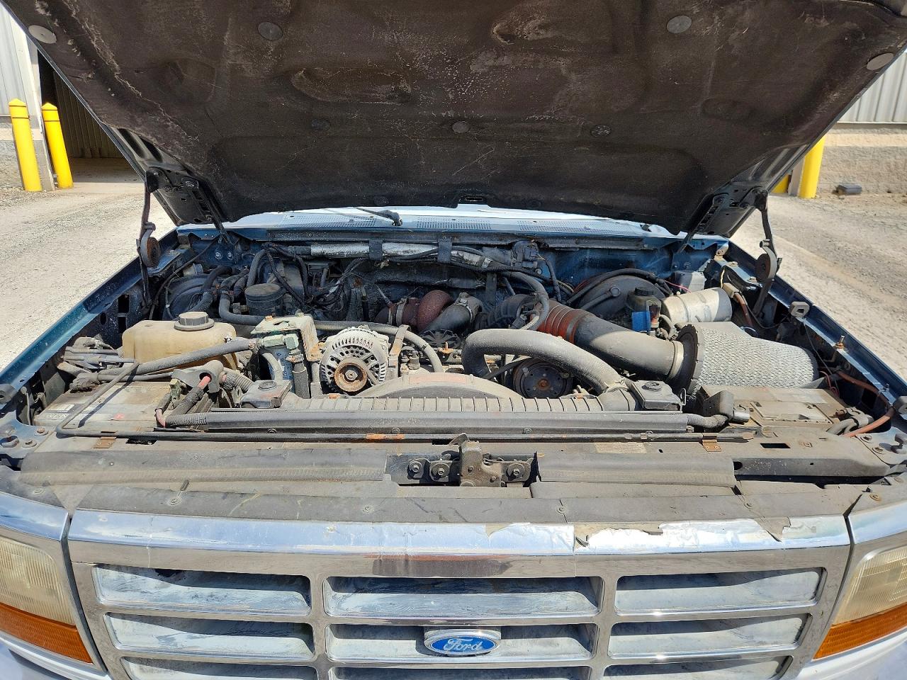 1997 Ford F250 Two Tone vin: 1FTHX26F7VEB25867