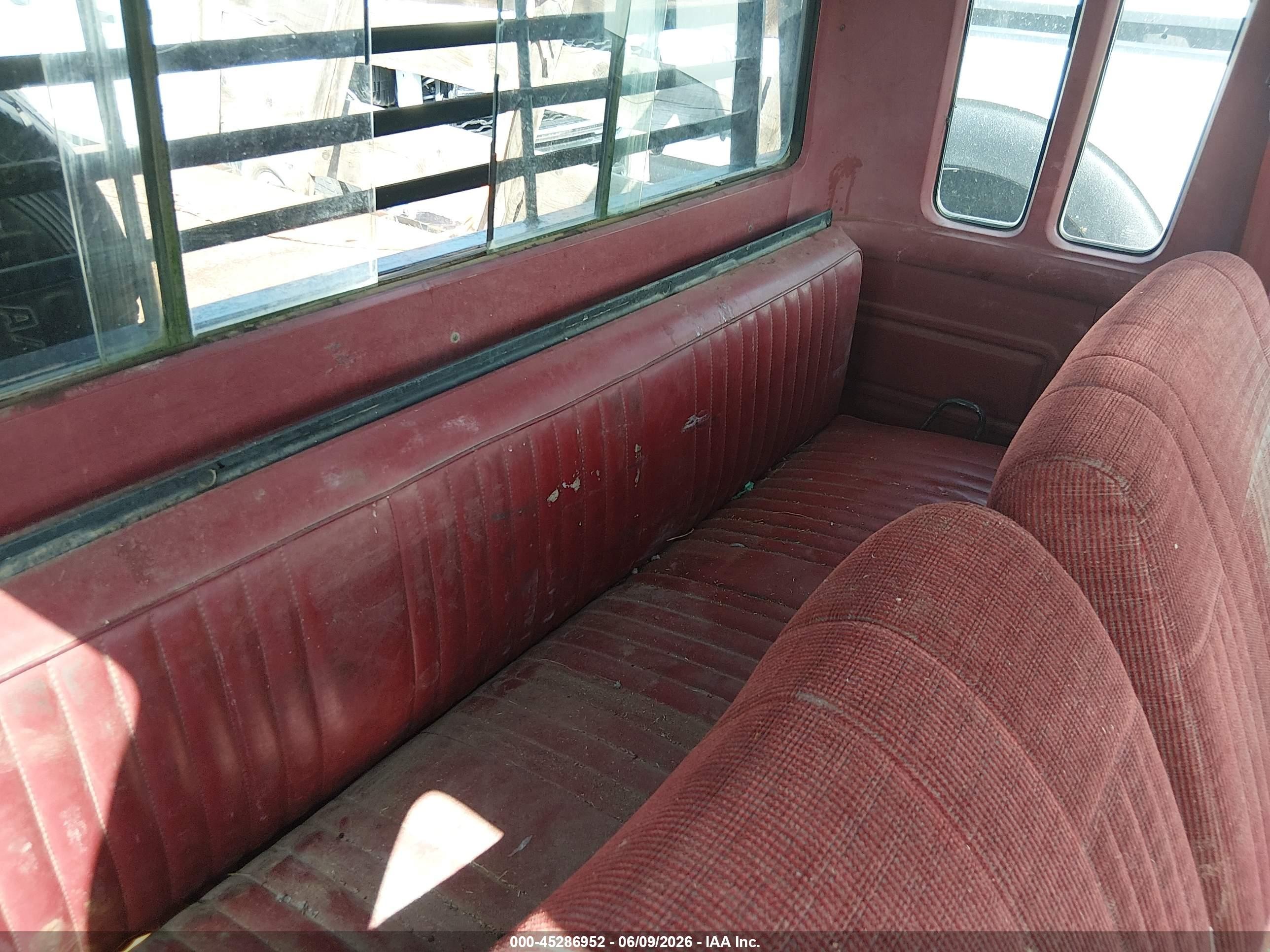 1990 Ford F250   Red vin: 1FTHX26G1LKA23584