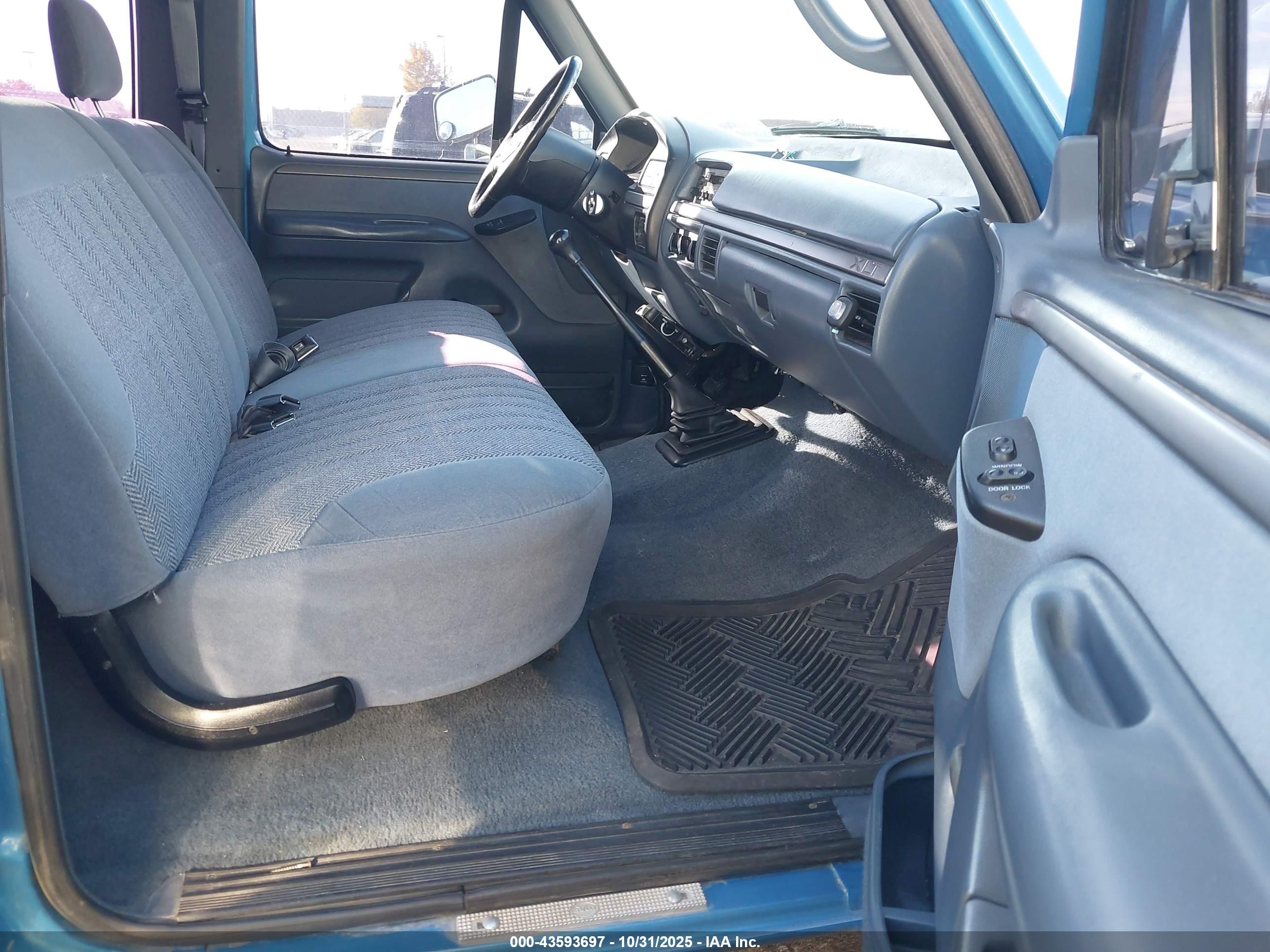 1993 Ford F250   Blue vin: 1FTHX26G1PKB86709