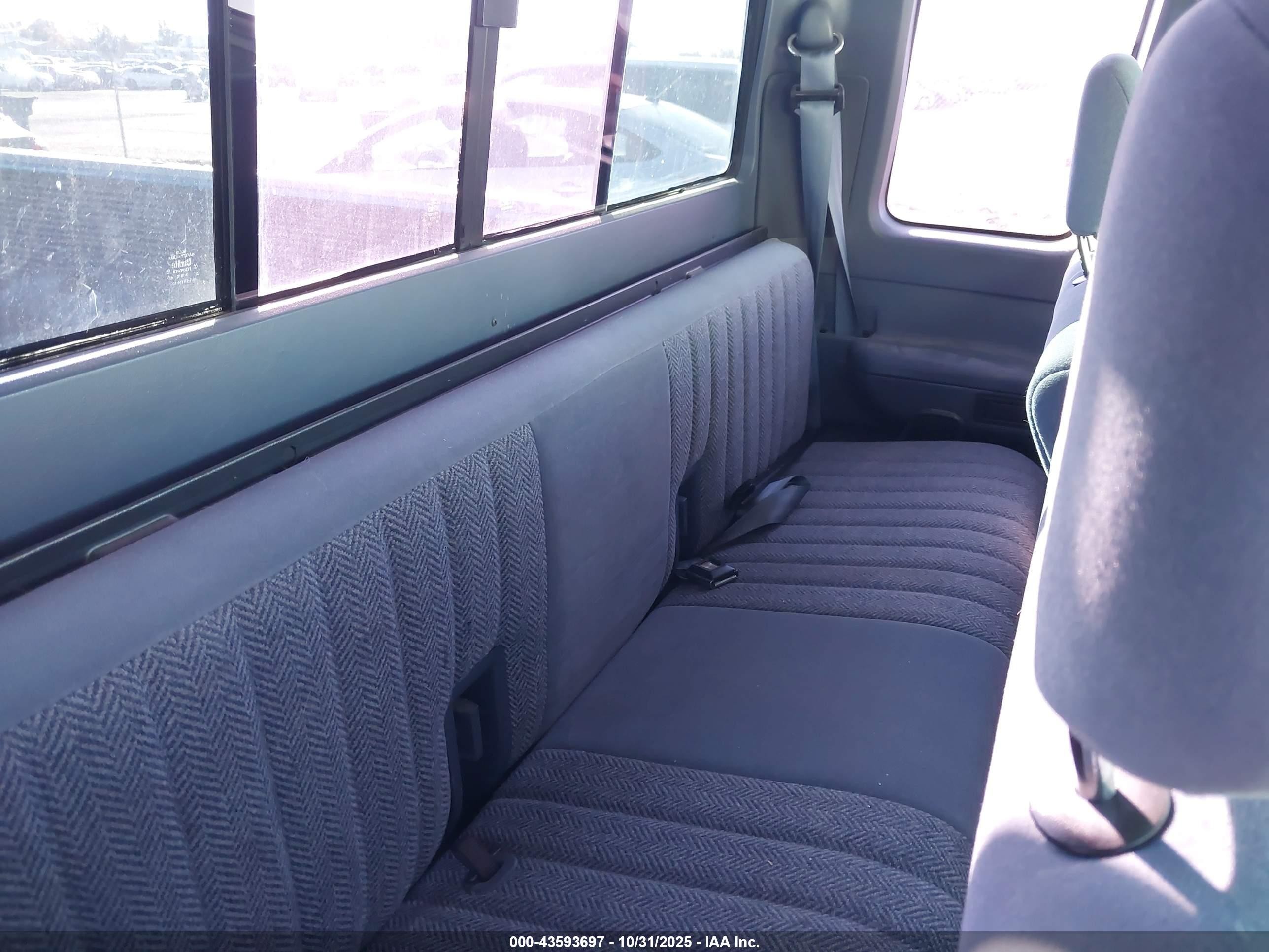 1993 Ford F250   Blue vin: 1FTHX26G1PKB86709