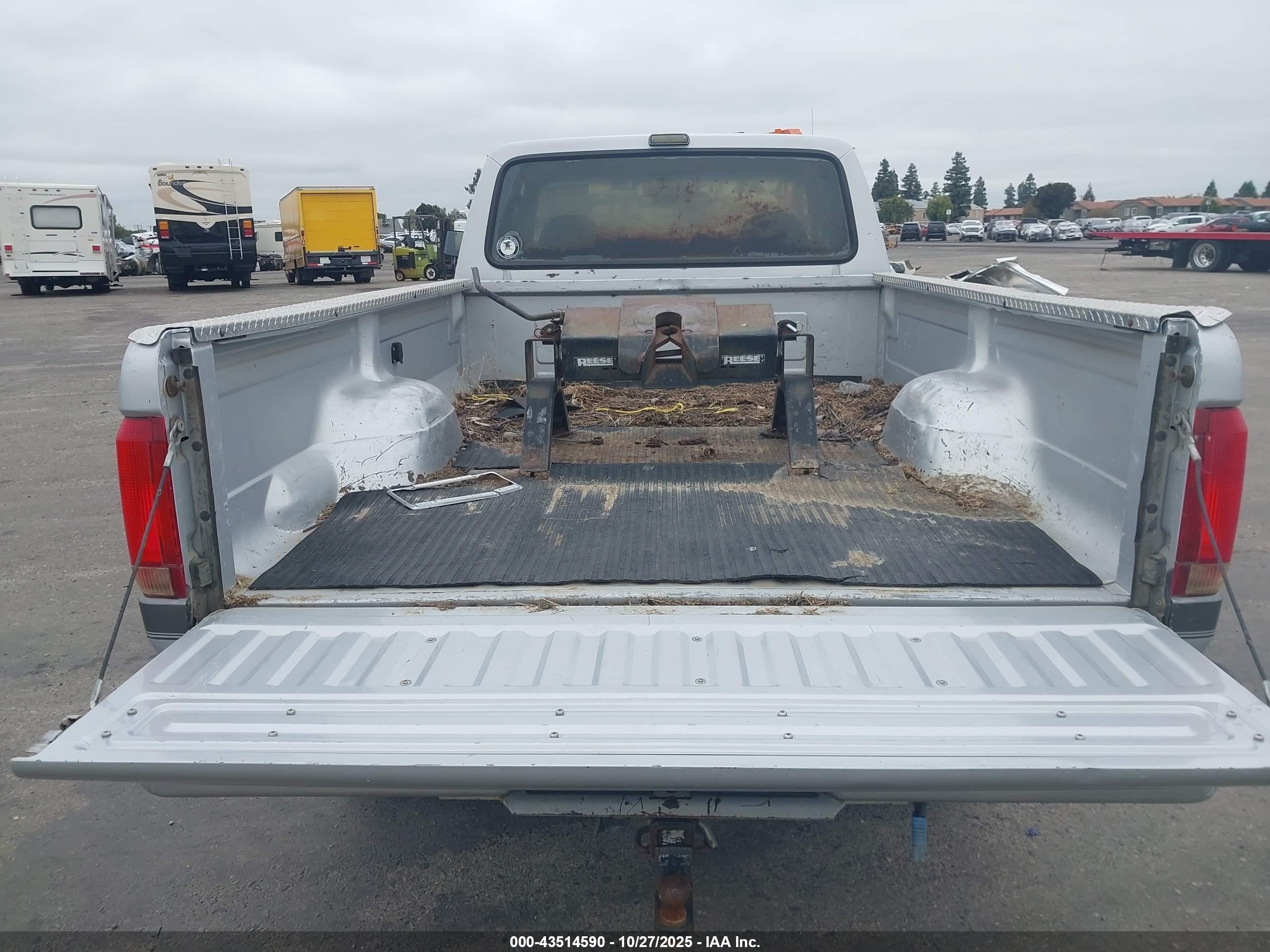 1993 Ford F250   Silver vin: 1FTHX26G4PKA66225