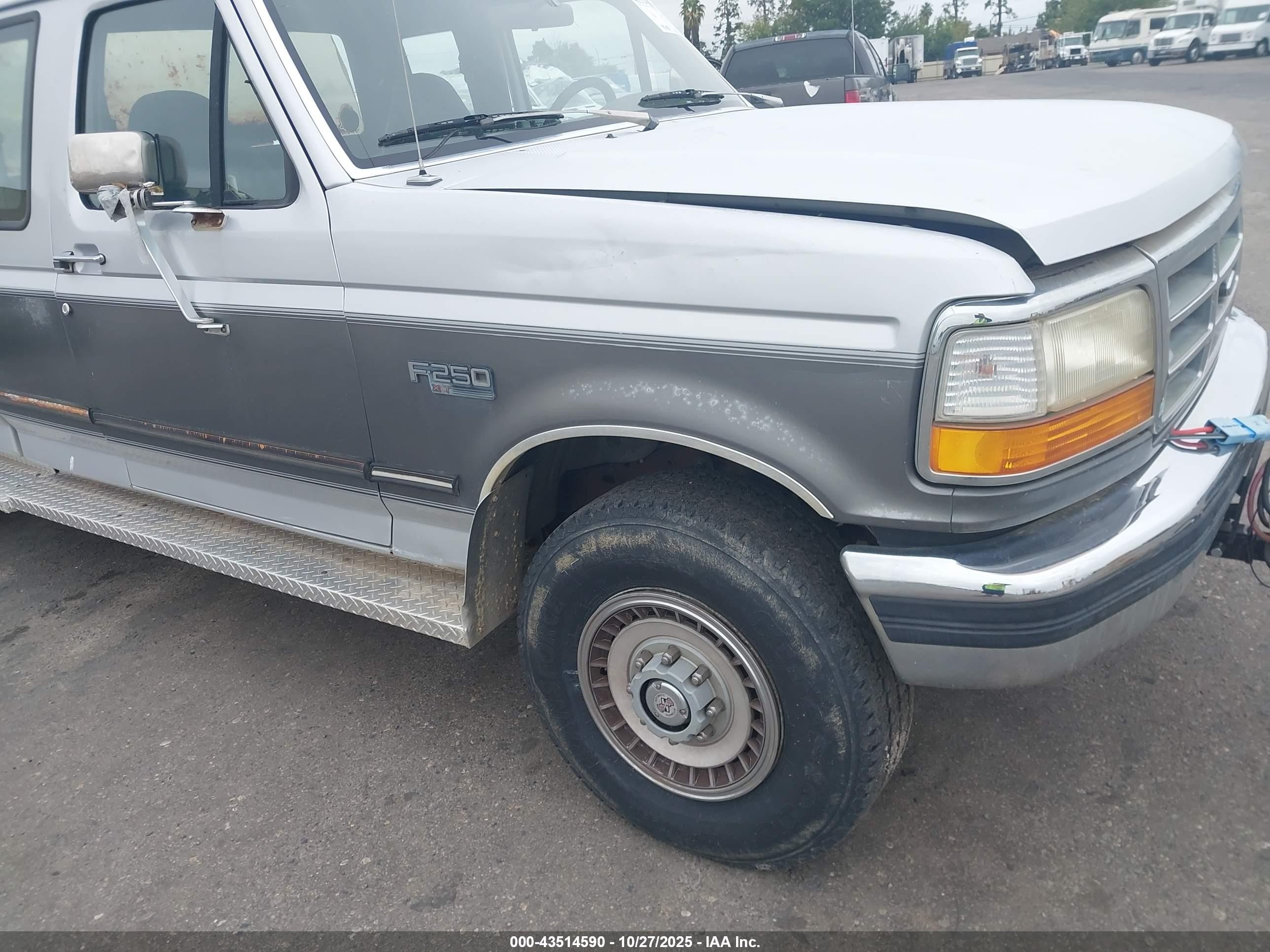 1993 Ford F250   Silver vin: 1FTHX26G4PKA66225