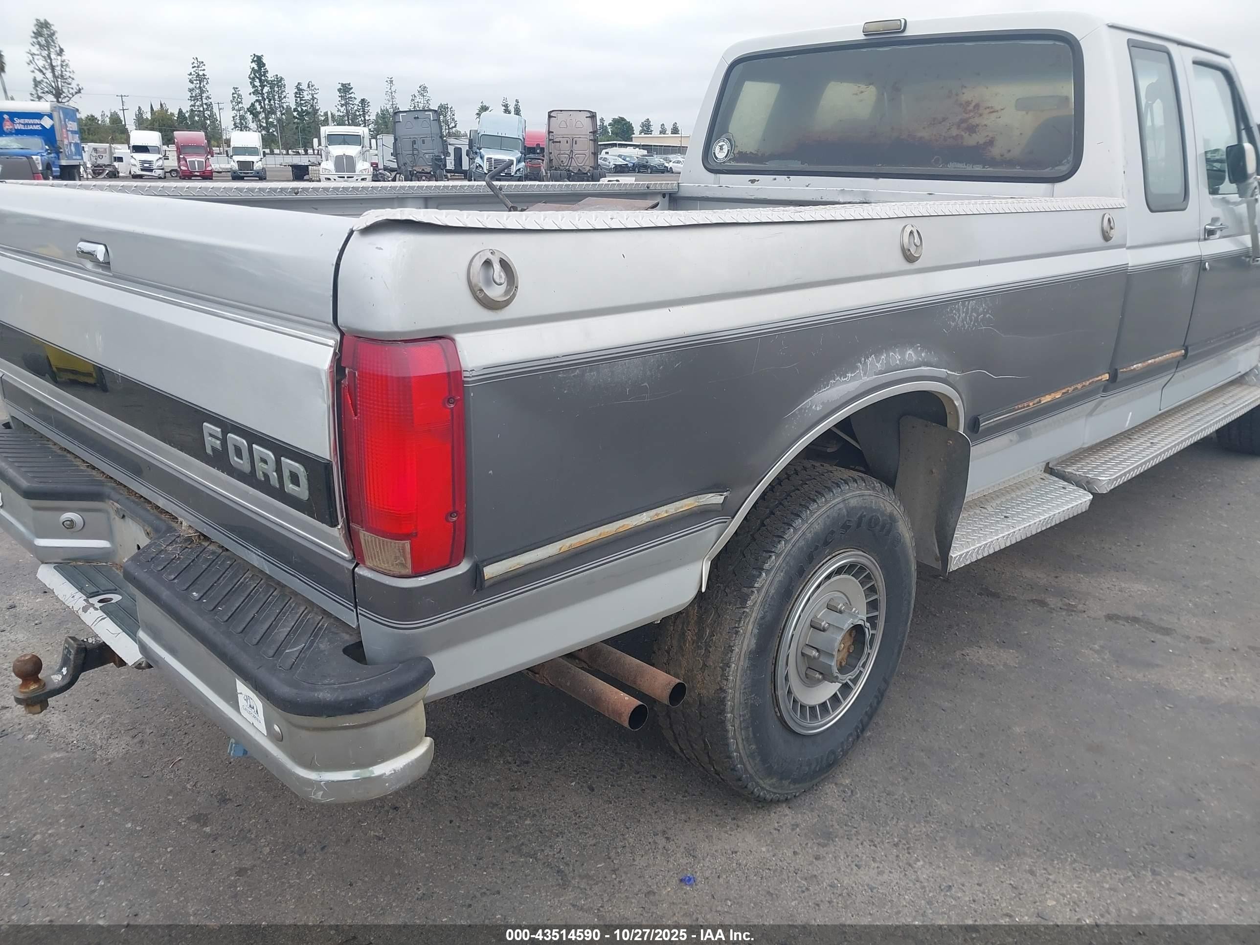 1993 Ford F250   Silver vin: 1FTHX26G4PKA66225