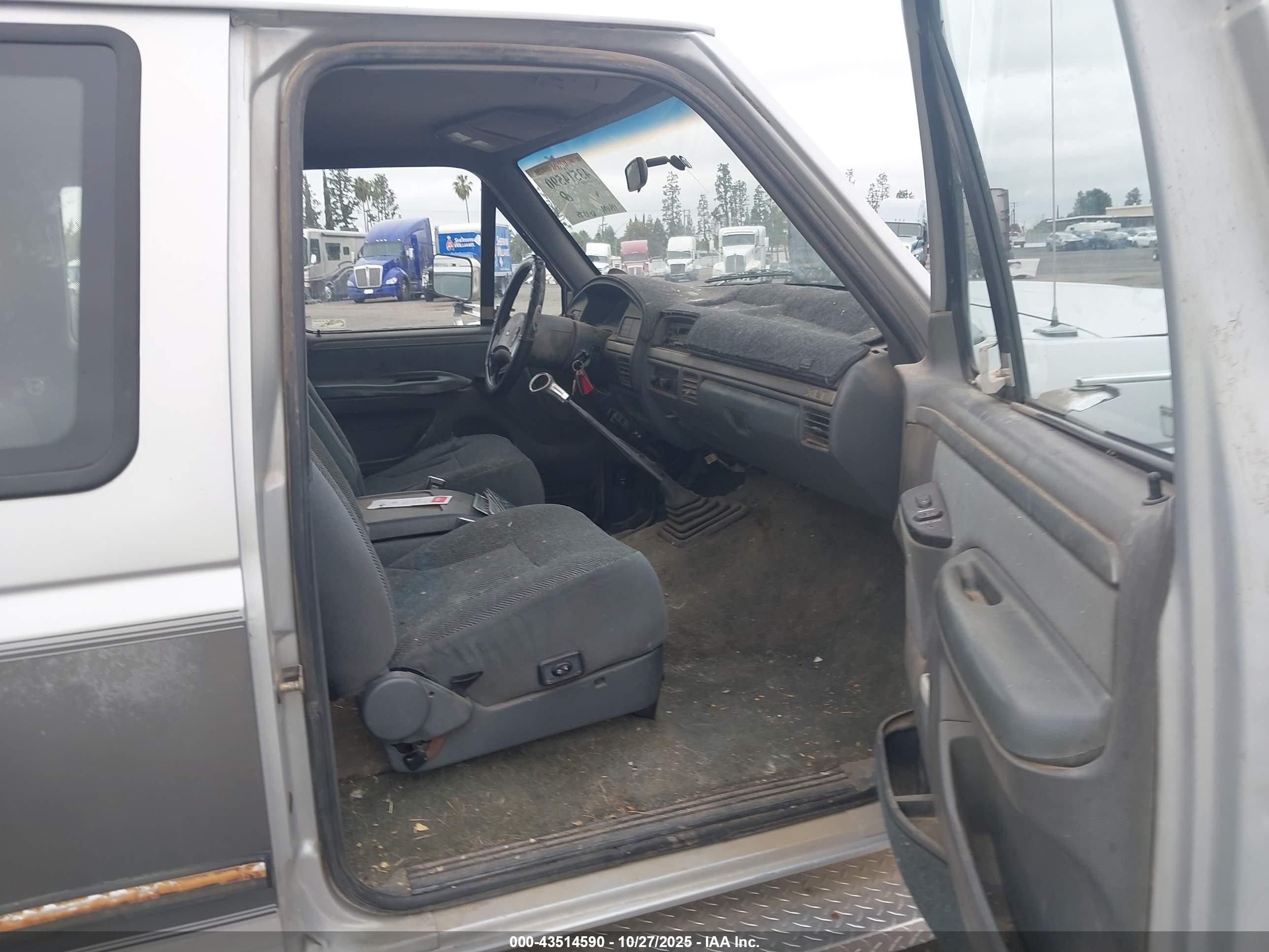 1993 Ford F250   Silver vin: 1FTHX26G4PKA66225