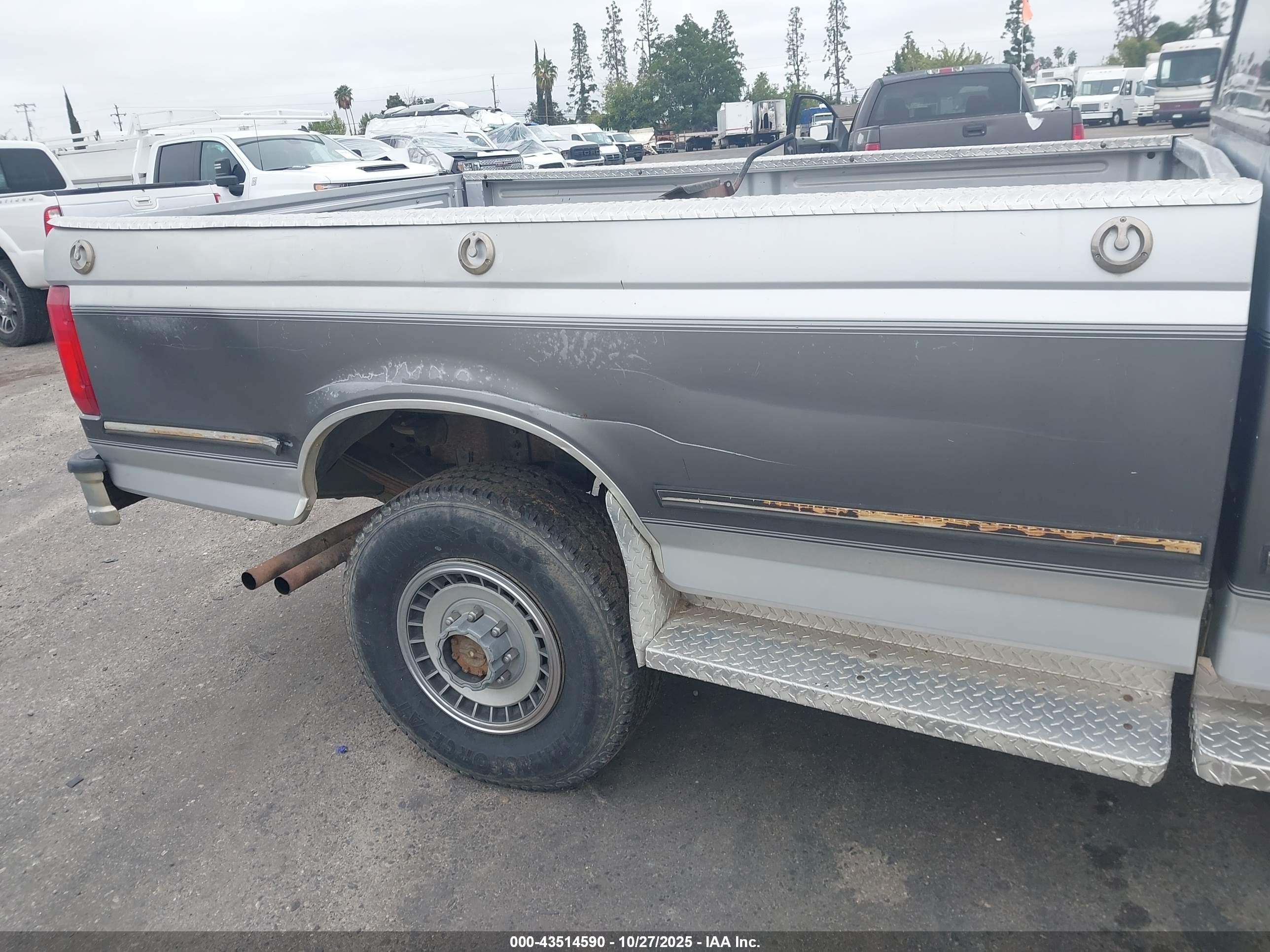 1993 Ford F250   Silver vin: 1FTHX26G4PKA66225
