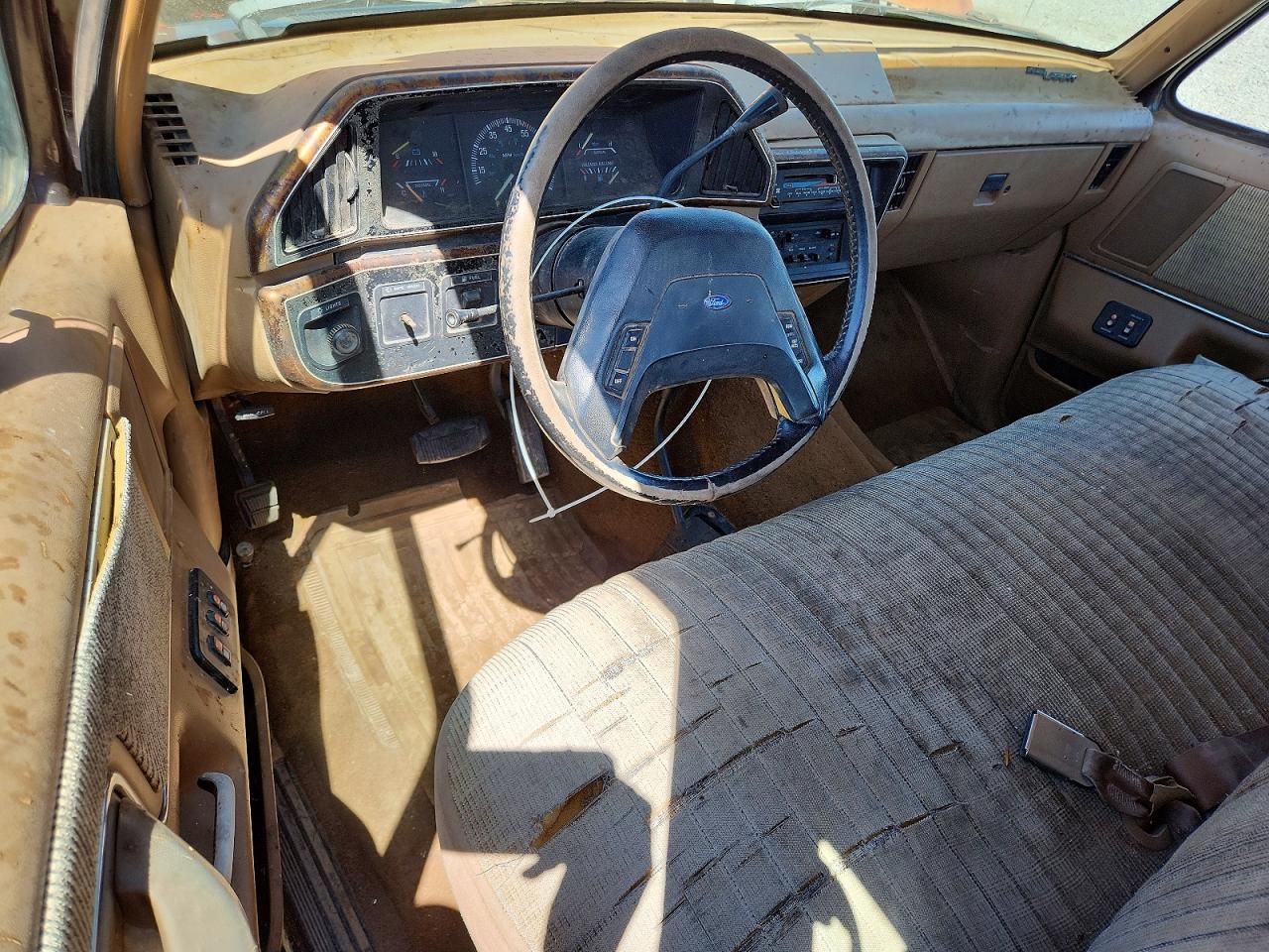 1989 Ford F250 Two Tone vin: 1FTHX26G5KKA32528