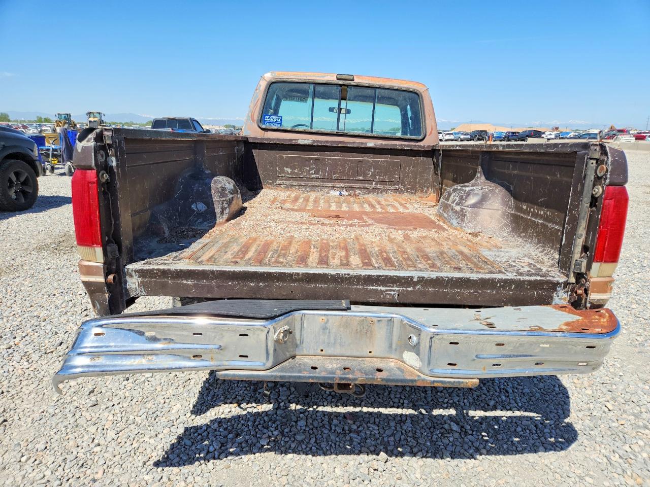 1989 Ford F250 Two Tone vin: 1FTHX26G5KKA32528
