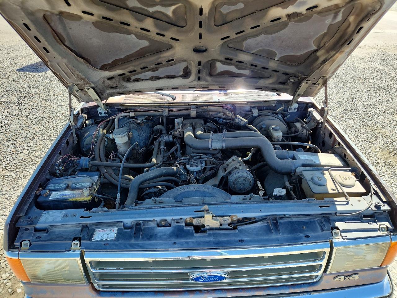 1989 Ford F250 Two Tone vin: 1FTHX26G5KKA32528