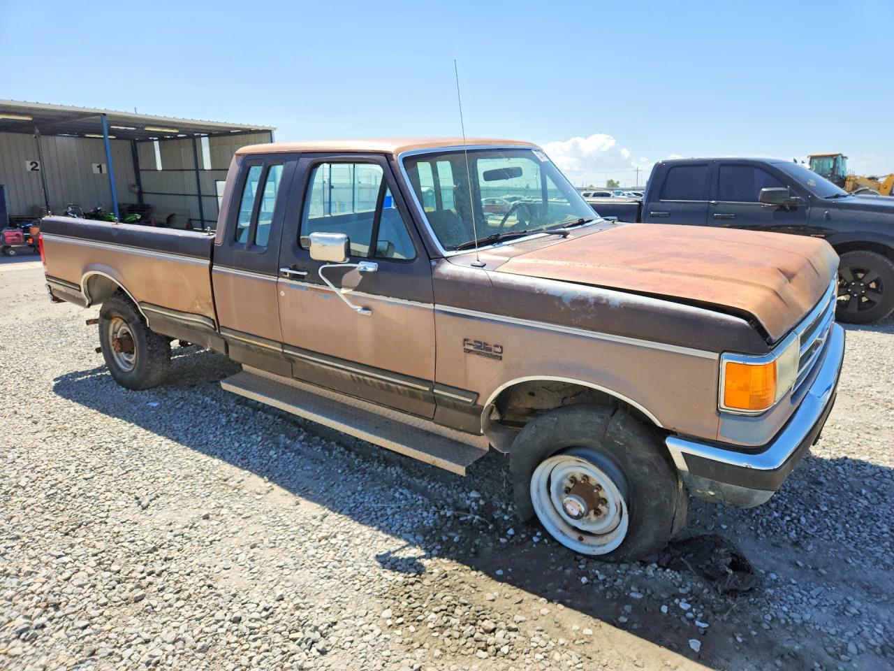 1989 Ford F250 Two Tone vin: 1FTHX26G5KKA32528