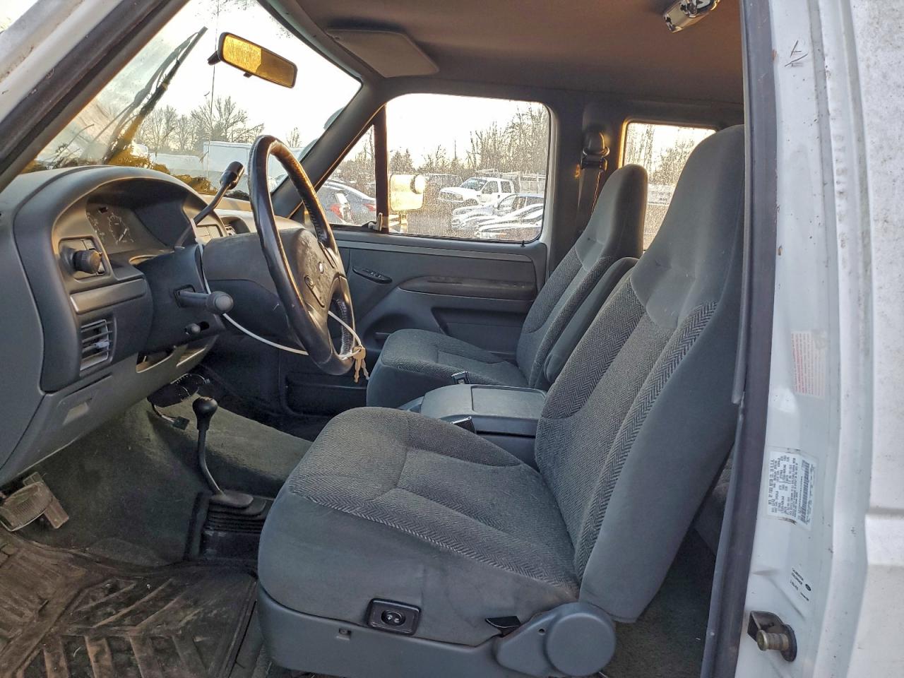 1993 Ford F250 Белый vin: 1FTHX26G5PKA75984