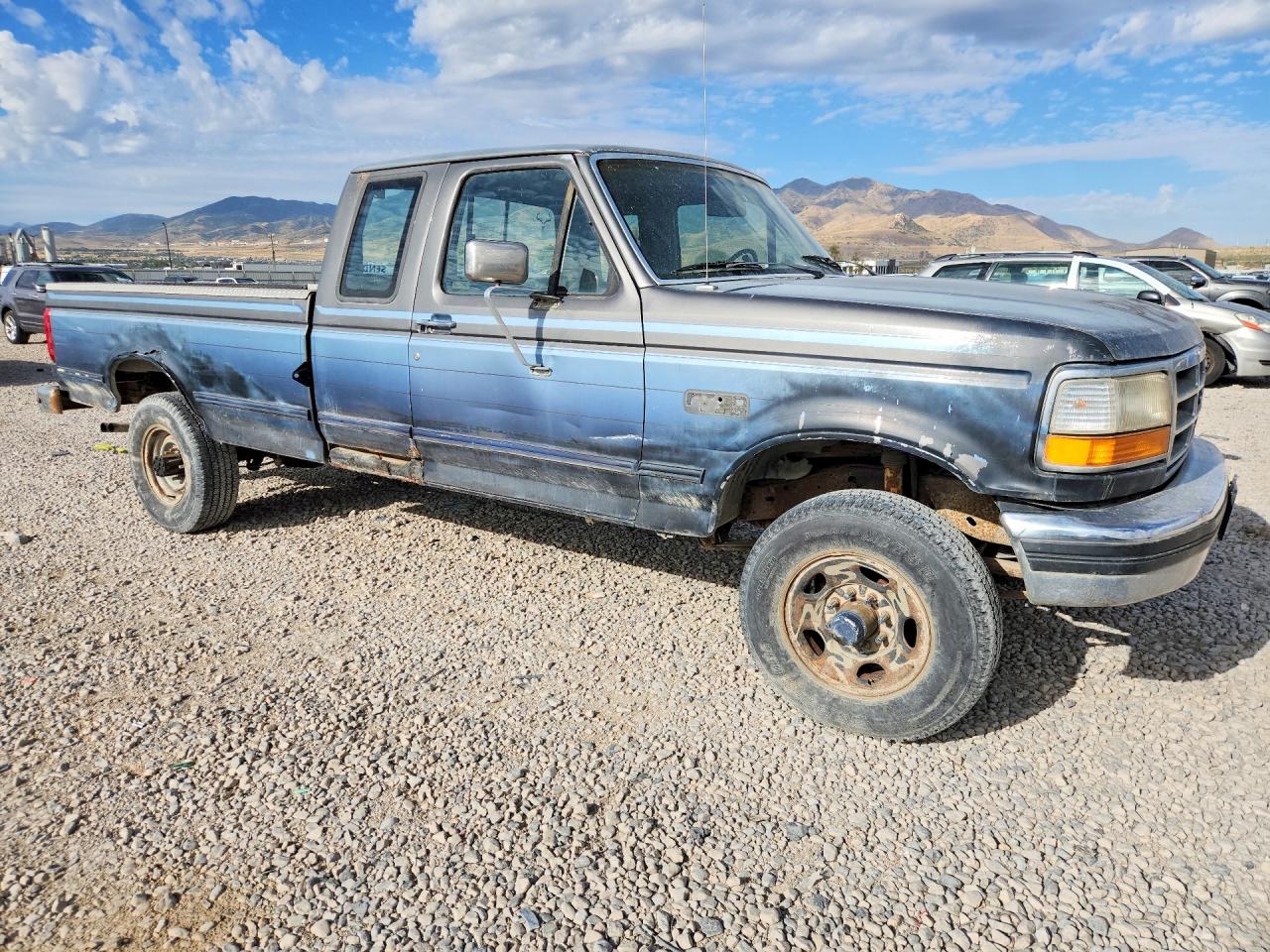1993 Ford F250 Blue vin: 1FTHX26G5PKB14752