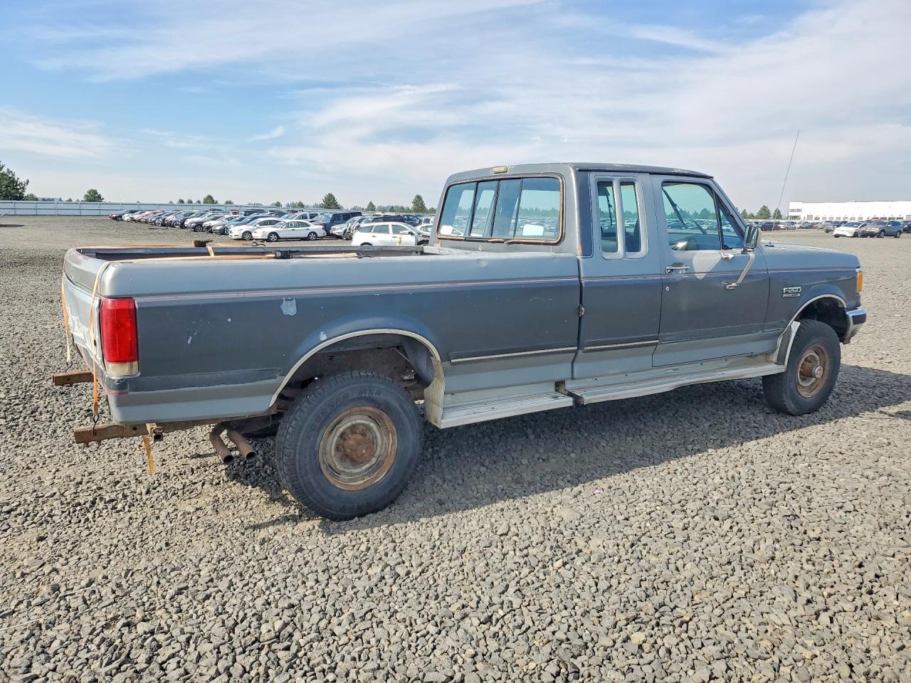 1989 Ford F250 Two Tone vin: 1FTHX26G6KKA96464