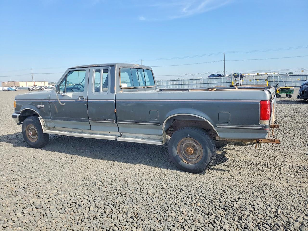 1989 Ford F250 Two Tone vin: 1FTHX26G6KKA96464