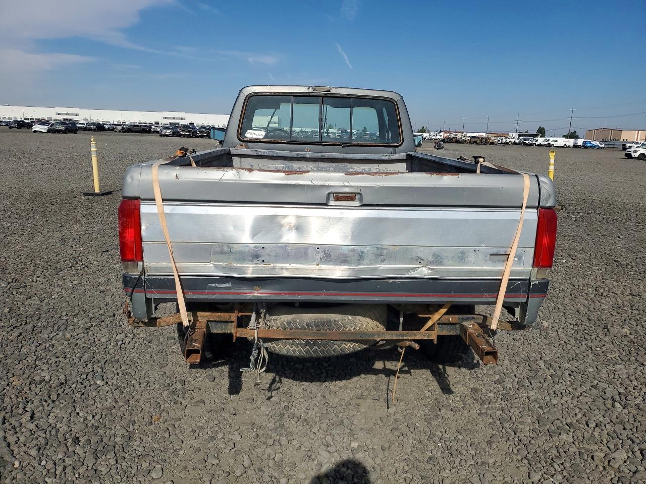 1989 Ford F250 Two Tone vin: 1FTHX26G6KKA96464