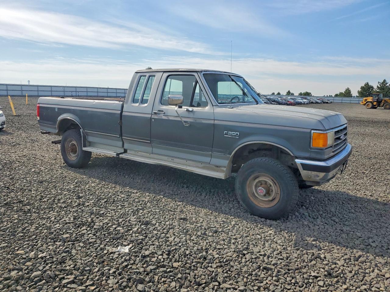 1989 Ford F250 Two Tone vin: 1FTHX26G6KKA96464