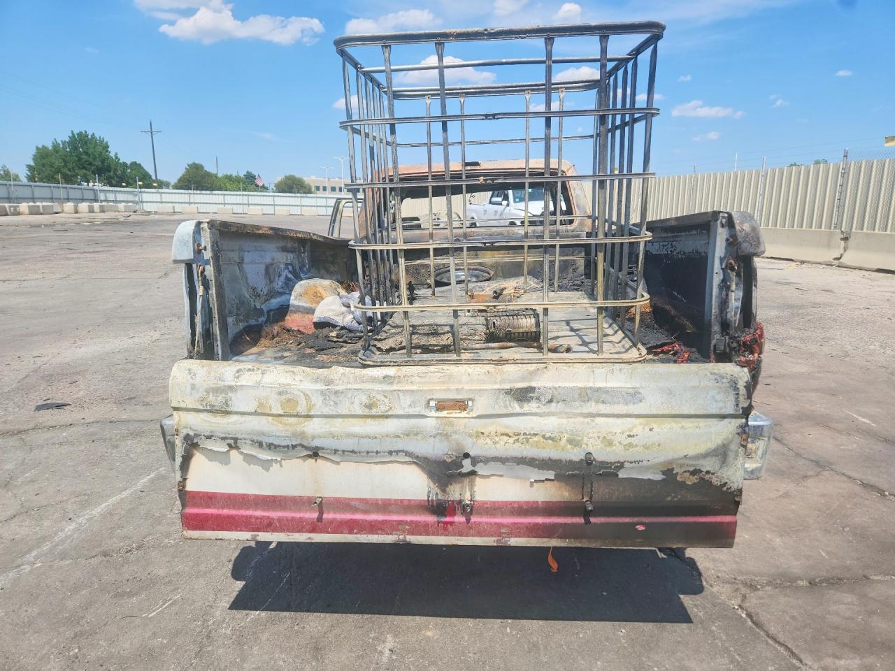 1992 Ford F250 Burn vin: 1FTHX26G6NKA00854
