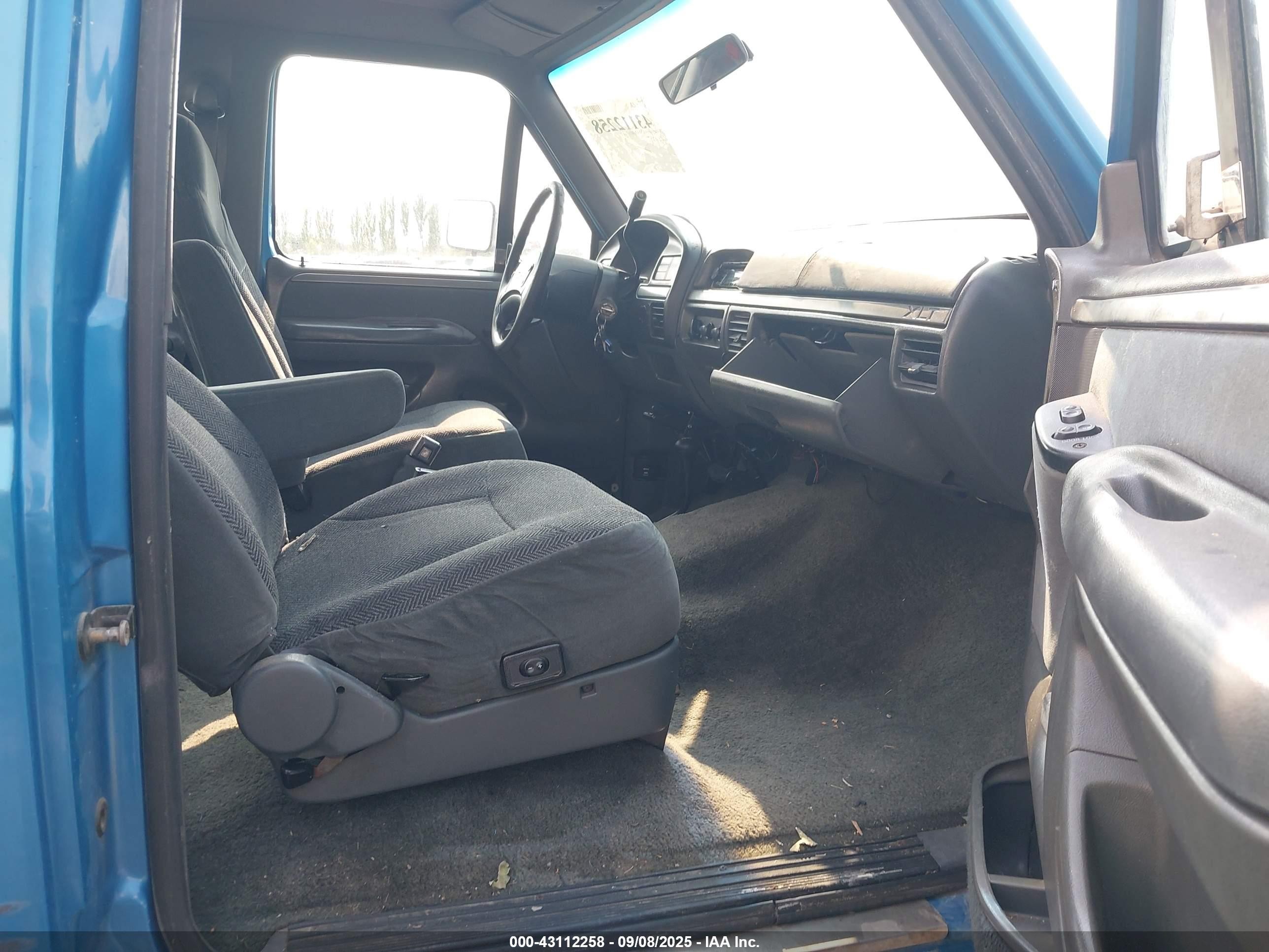 1993 Ford F250   Blue vin: 1FTHX26G6PKA52231