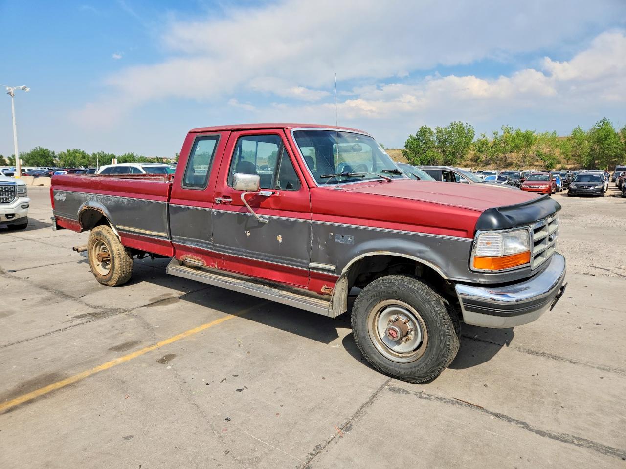 1993 Ford F250 Two Tone vin: 1FTHX26G7PKB40379