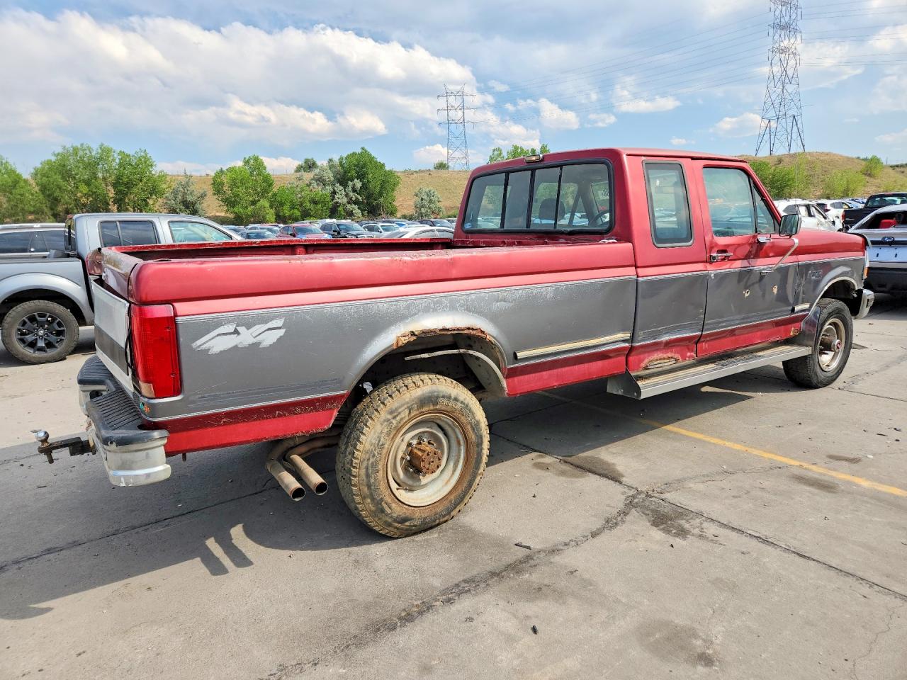 1993 Ford F250 Two Tone vin: 1FTHX26G7PKB40379