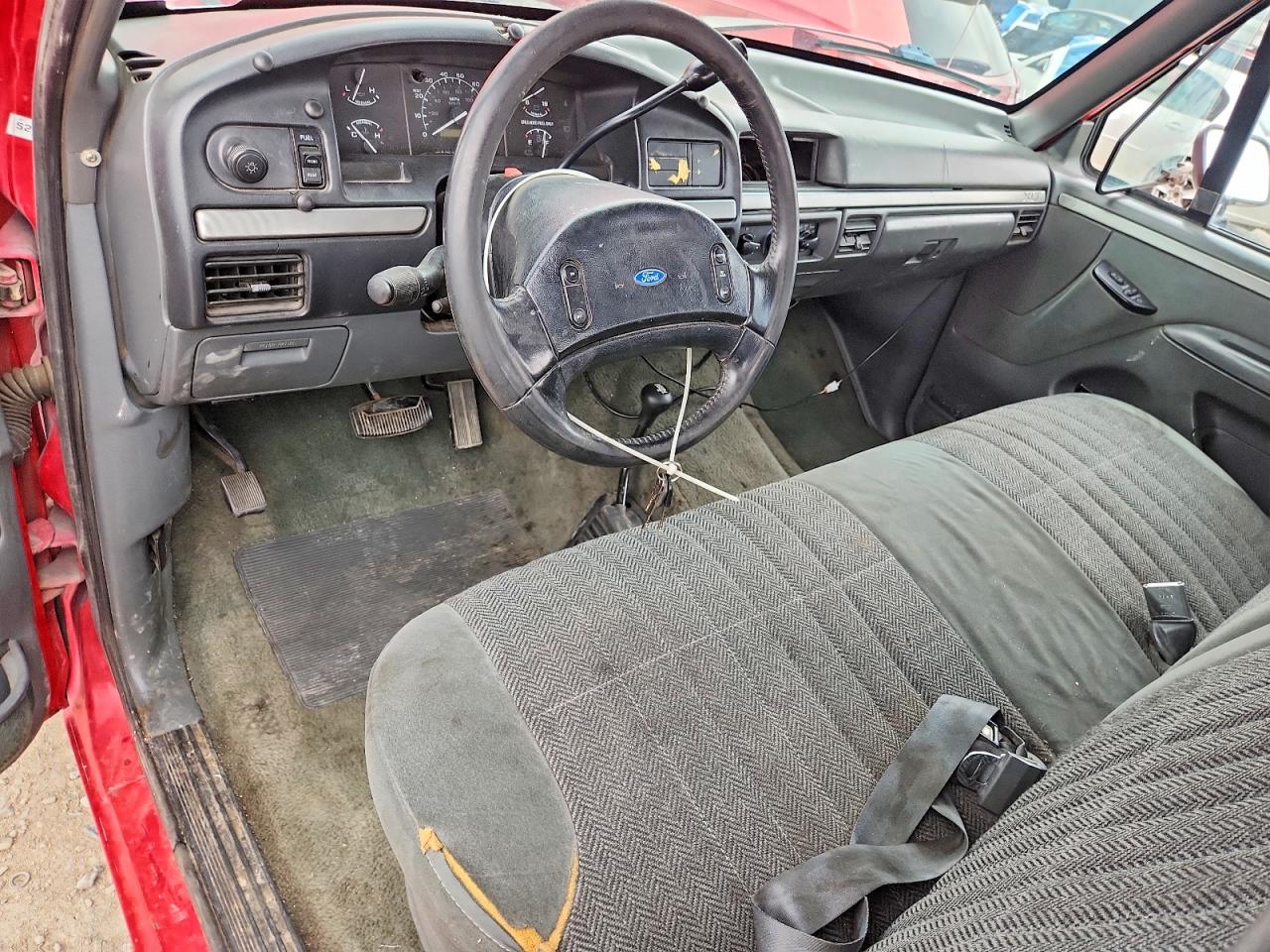 1993 Ford F250 Red vin: 1FTHX26H7PKB01249
